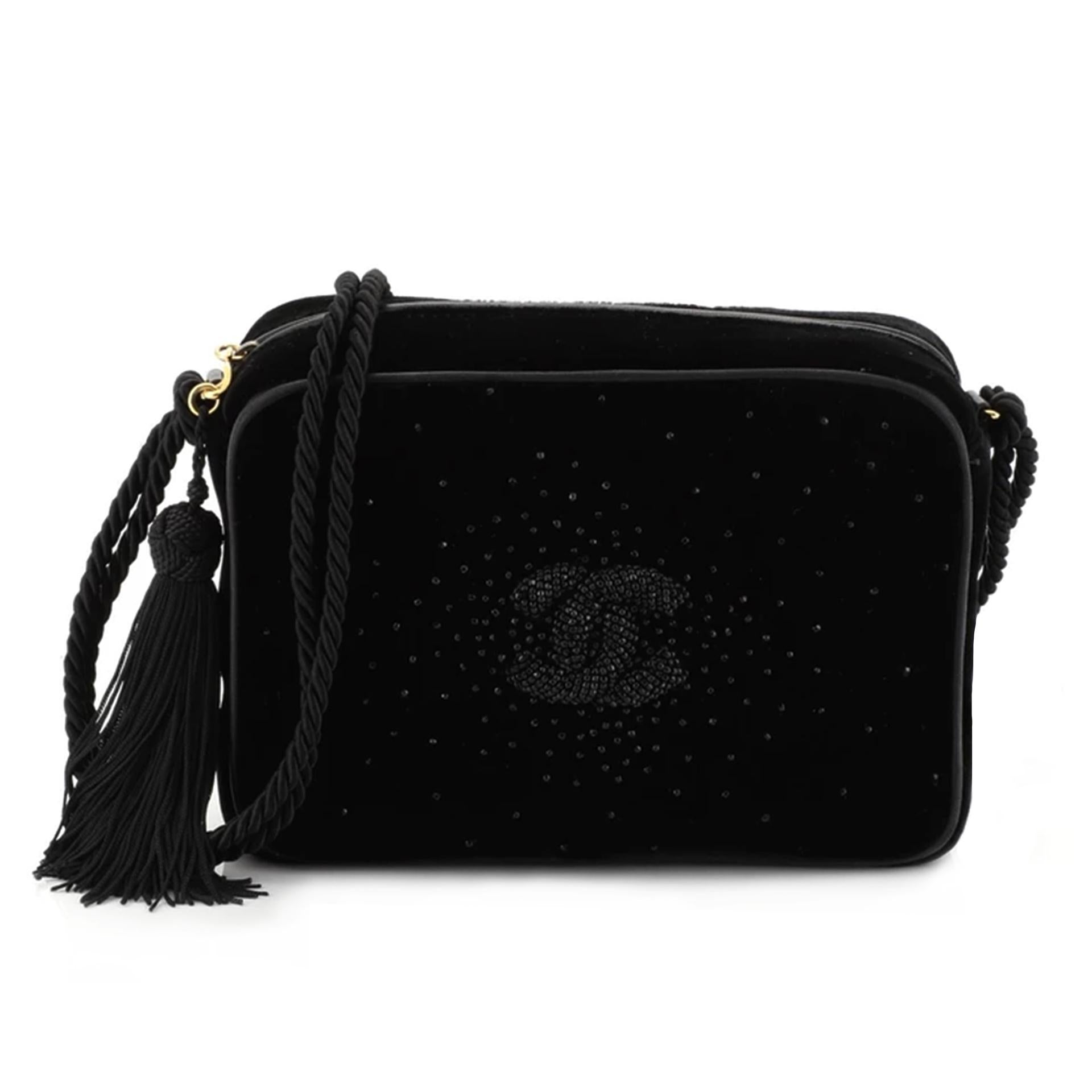 Chanel So Black Rare Vintage 1989 Velvet Strasss Beaded Tassel Small Camera Bag en vente 4