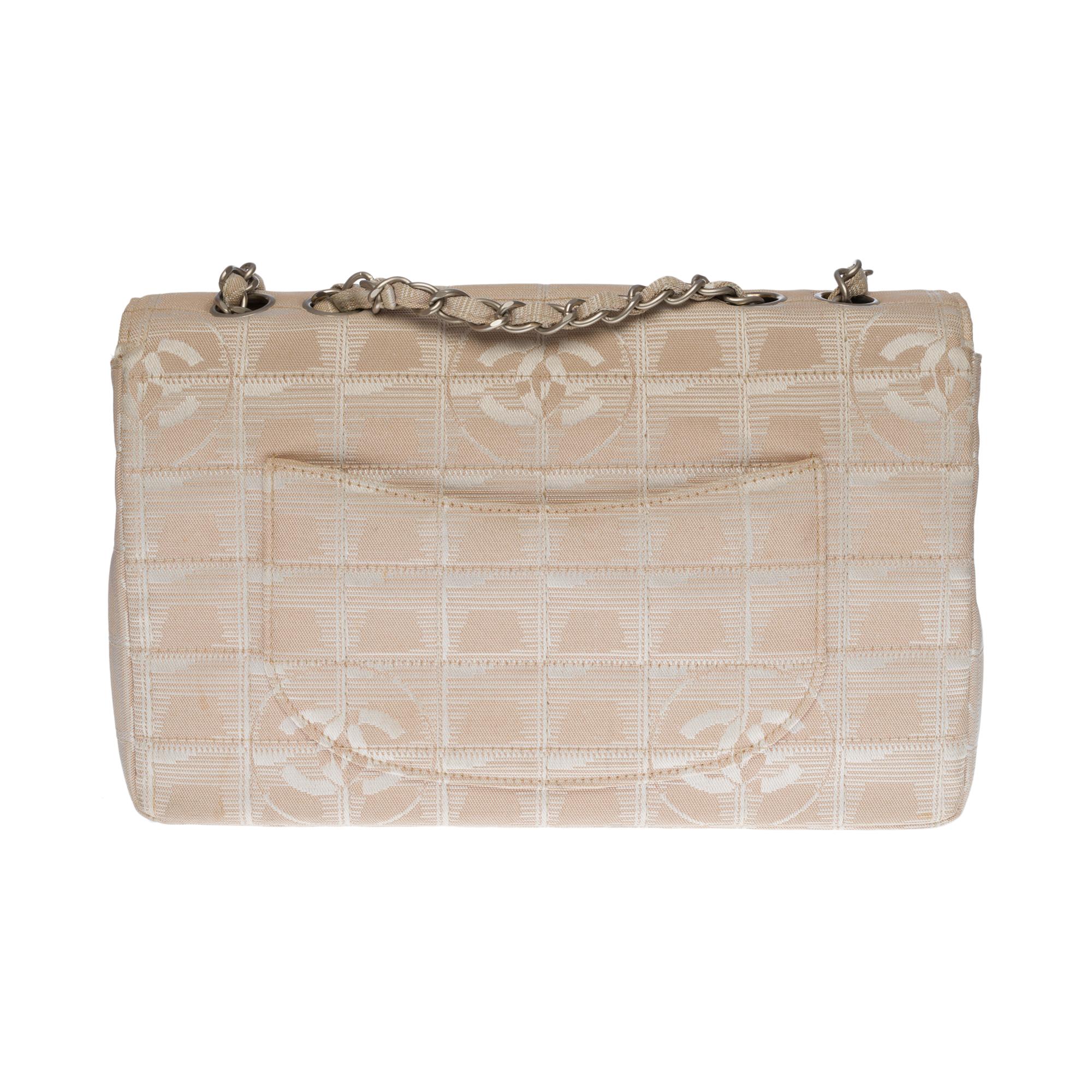 Beautiful Handbag Chanel Timeless/Classique Travel Line flap bag in beige woven nylon, matte silver metal hardware, a chain handle in matte silver metal intertwined with beige nylon allowing a hand or shoulder support
Matte silver metal flap