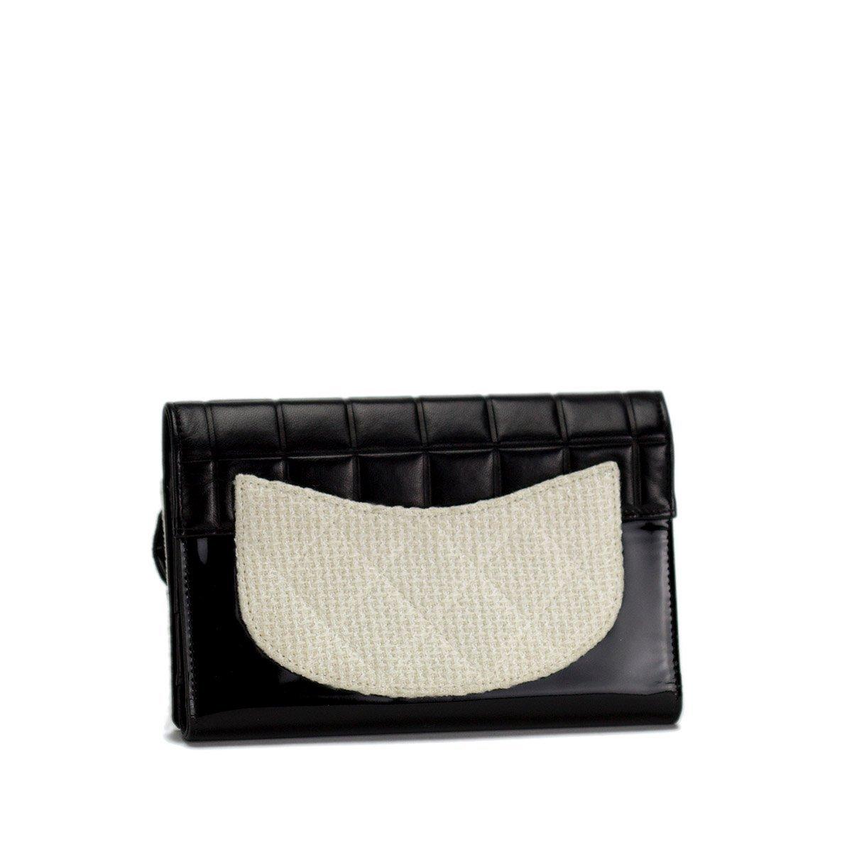 Chanel Timeless Tweed Iconic Camelia Flower Bicolor Black & White Leather Clutch For Sale 2