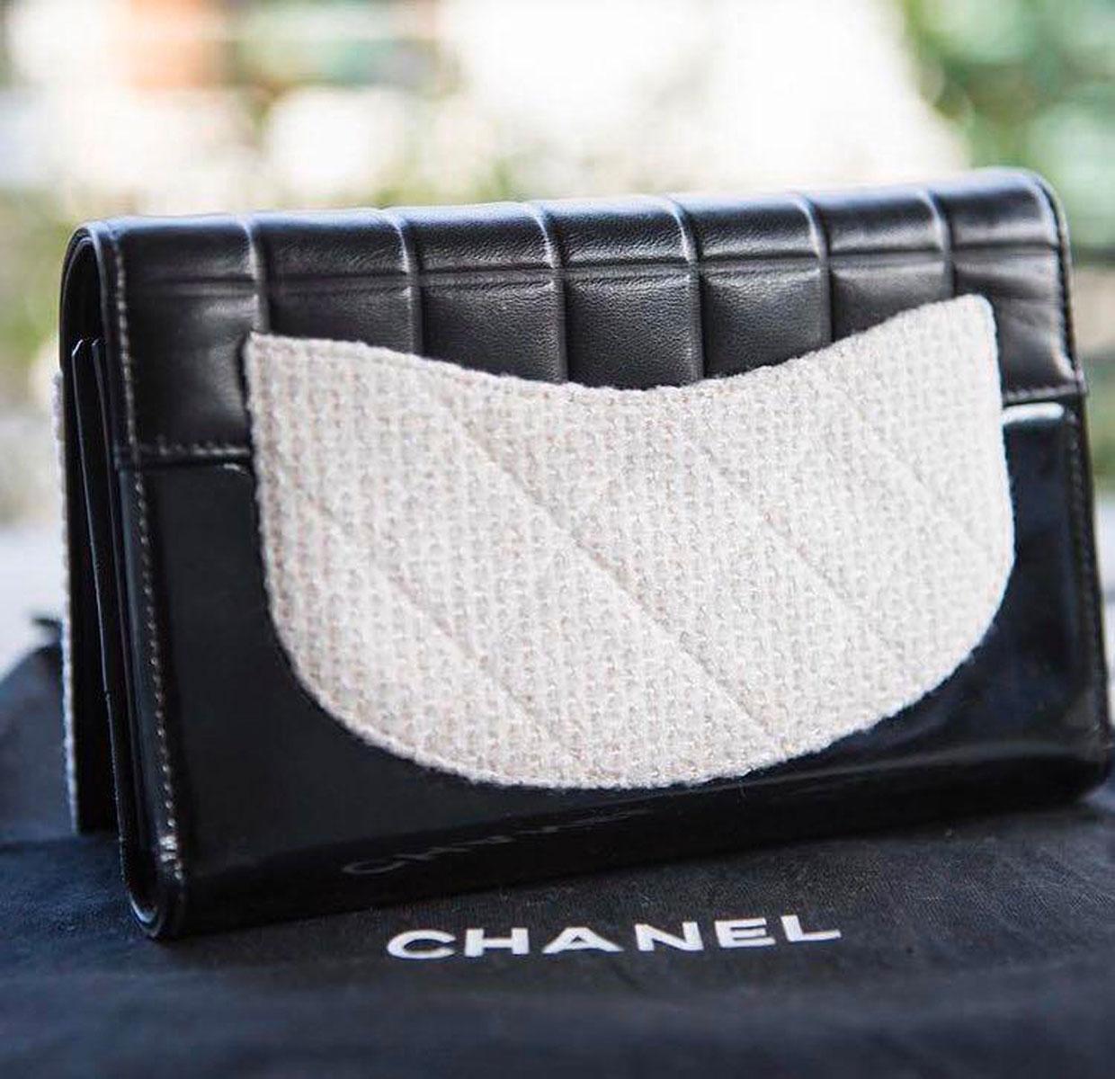 Chanel Timeless Tweed Iconic Camelia Flower Bicolor Black & White Leather Clutch For Sale 6