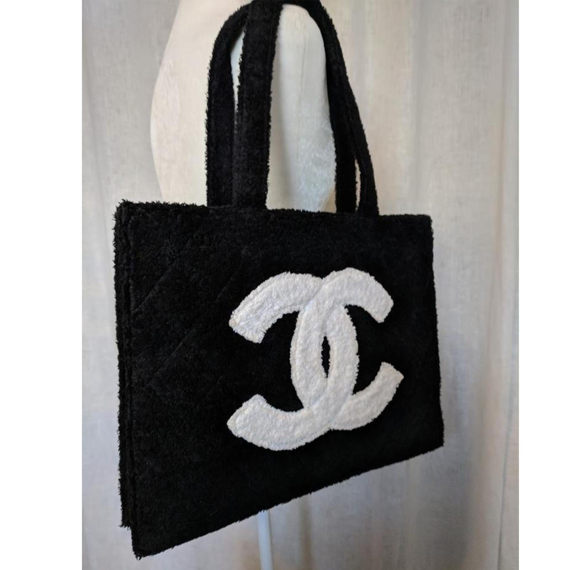 Chanel - Sac de plage vintage intemporel en tissu éponge noir, pièce rare en vente 2