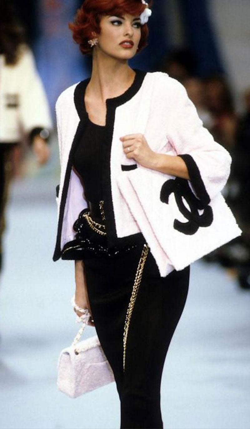 Chanel Vintage Strandtasche CC Tote Handtuch Seltenes Stück

1989 {VINTAGE 33 Jahre}
Weißer Frotteeschriftzug 