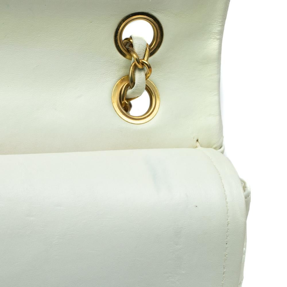 Chanel, Timeless Vintage Medium in white leather For Sale 3