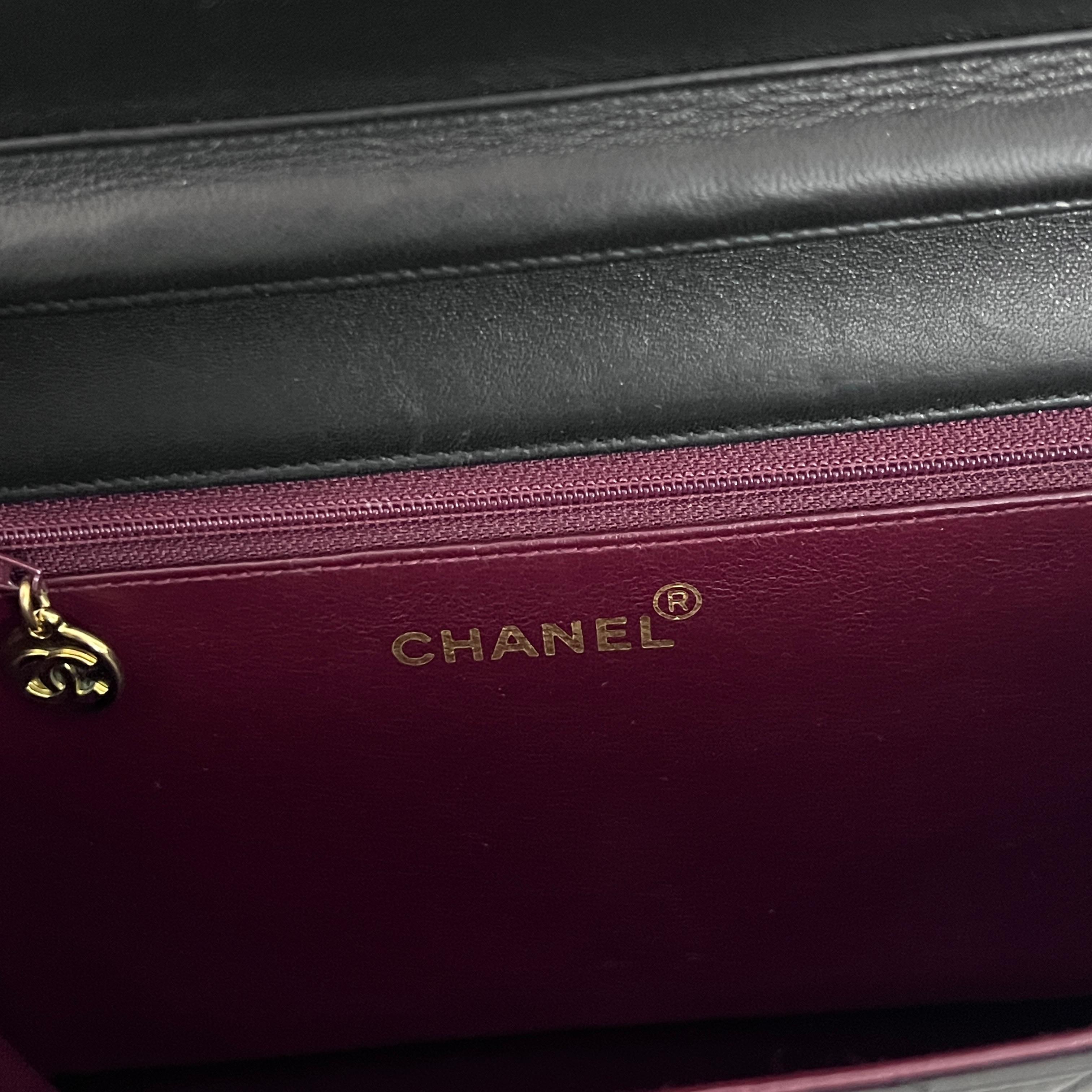 Chanel Portefeuille intemporel sur chaîne en cuir d'agneau moyen noir 1991-1994 5