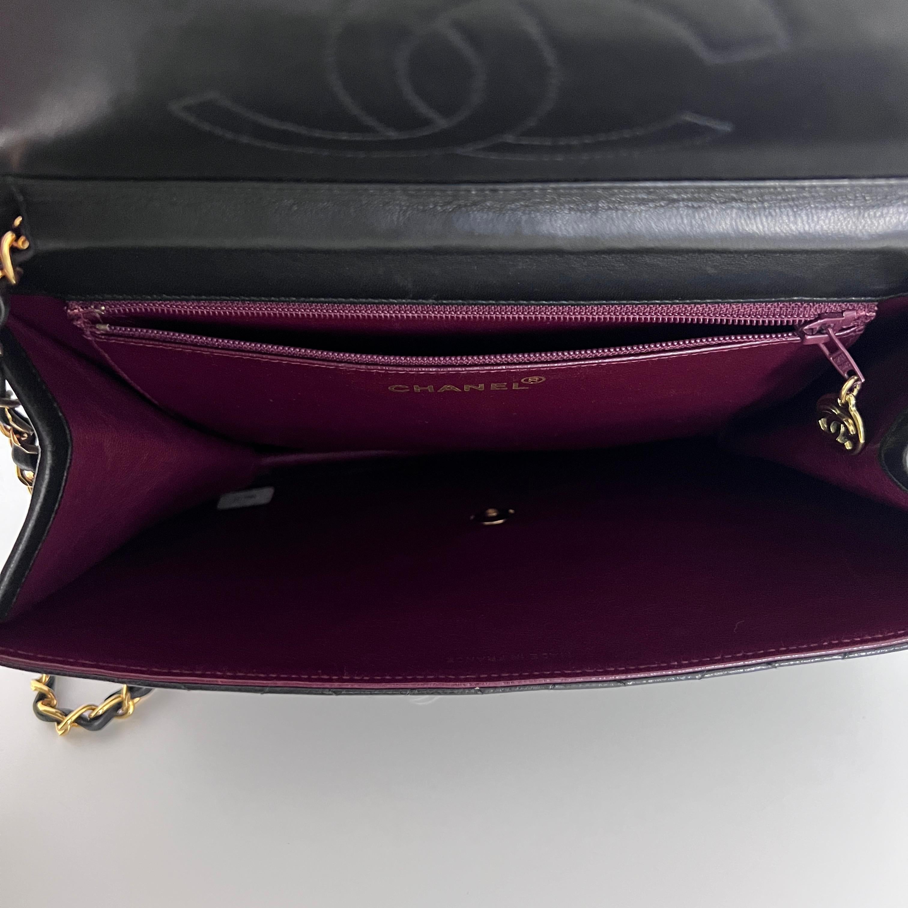 Chanel Portefeuille intemporel sur chaîne en cuir d'agneau moyen noir 1991-1994 8