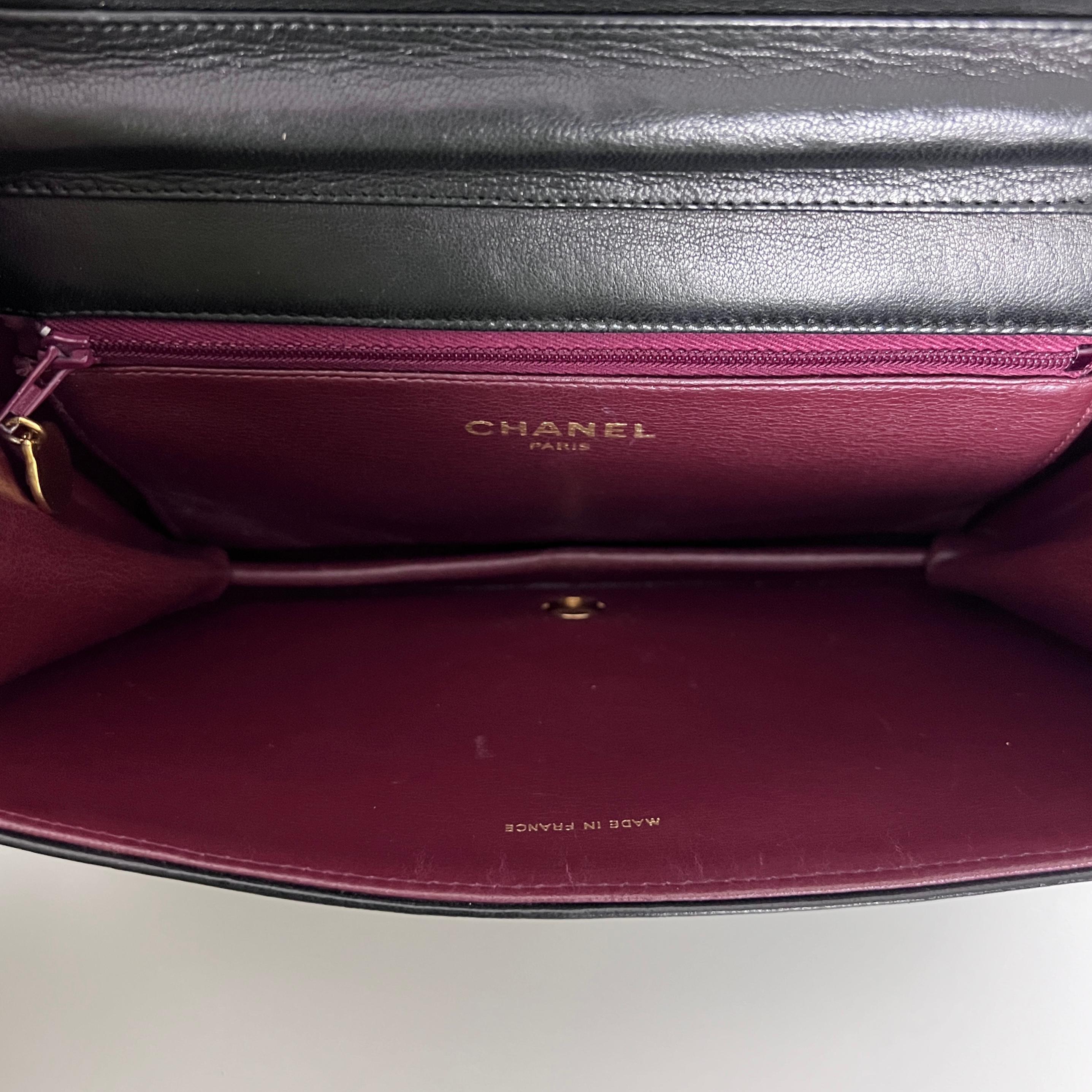 Chanel Portafoglio senza tempo con catena in pelle d'agnello piccola nera circa 1990 5