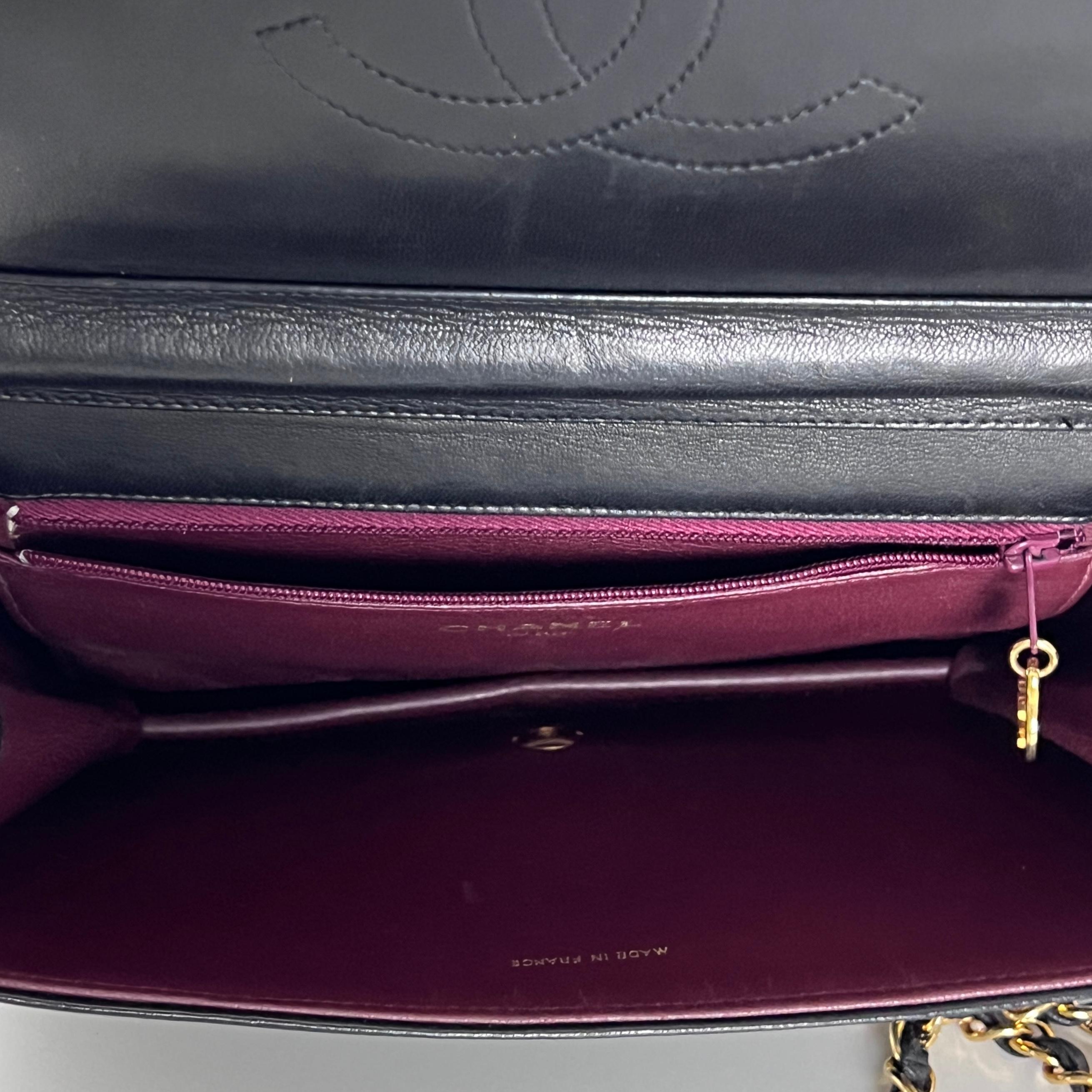 Chanel Portafoglio senza tempo con catena in pelle d'agnello piccola nera circa 1990 6