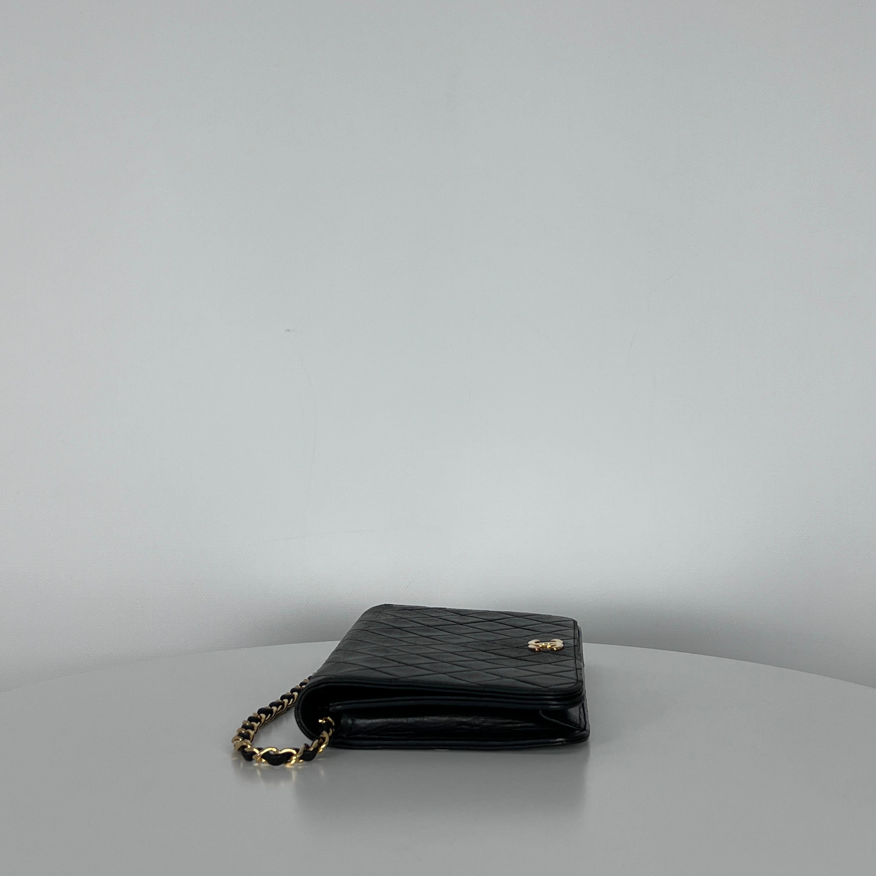 da uomo o donna Chanel Portafoglio senza tempo con catena in pelle d'agnello piccola nera circa 1990