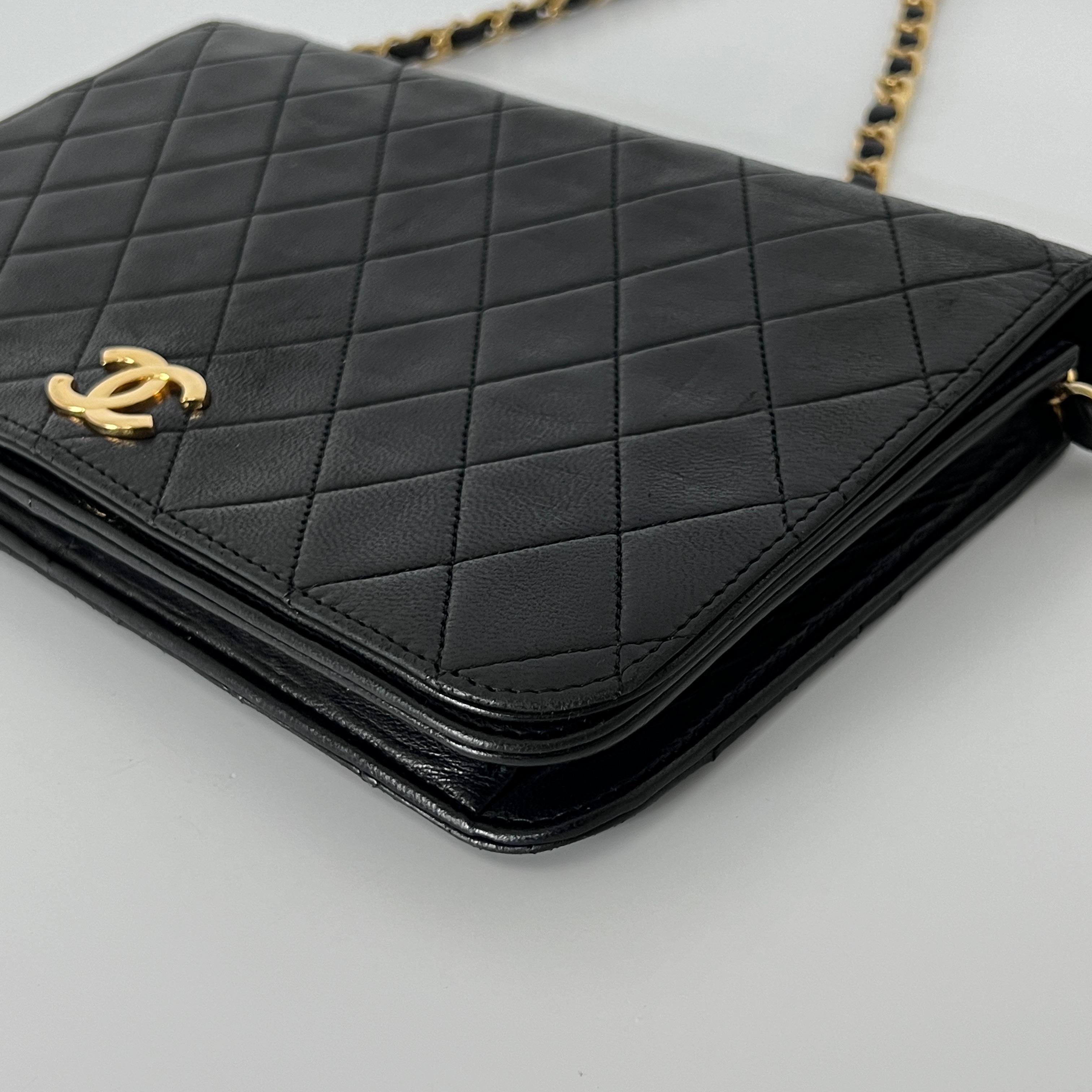 Chanel Portafoglio senza tempo con catena in pelle d'agnello piccola nera circa 1990 2