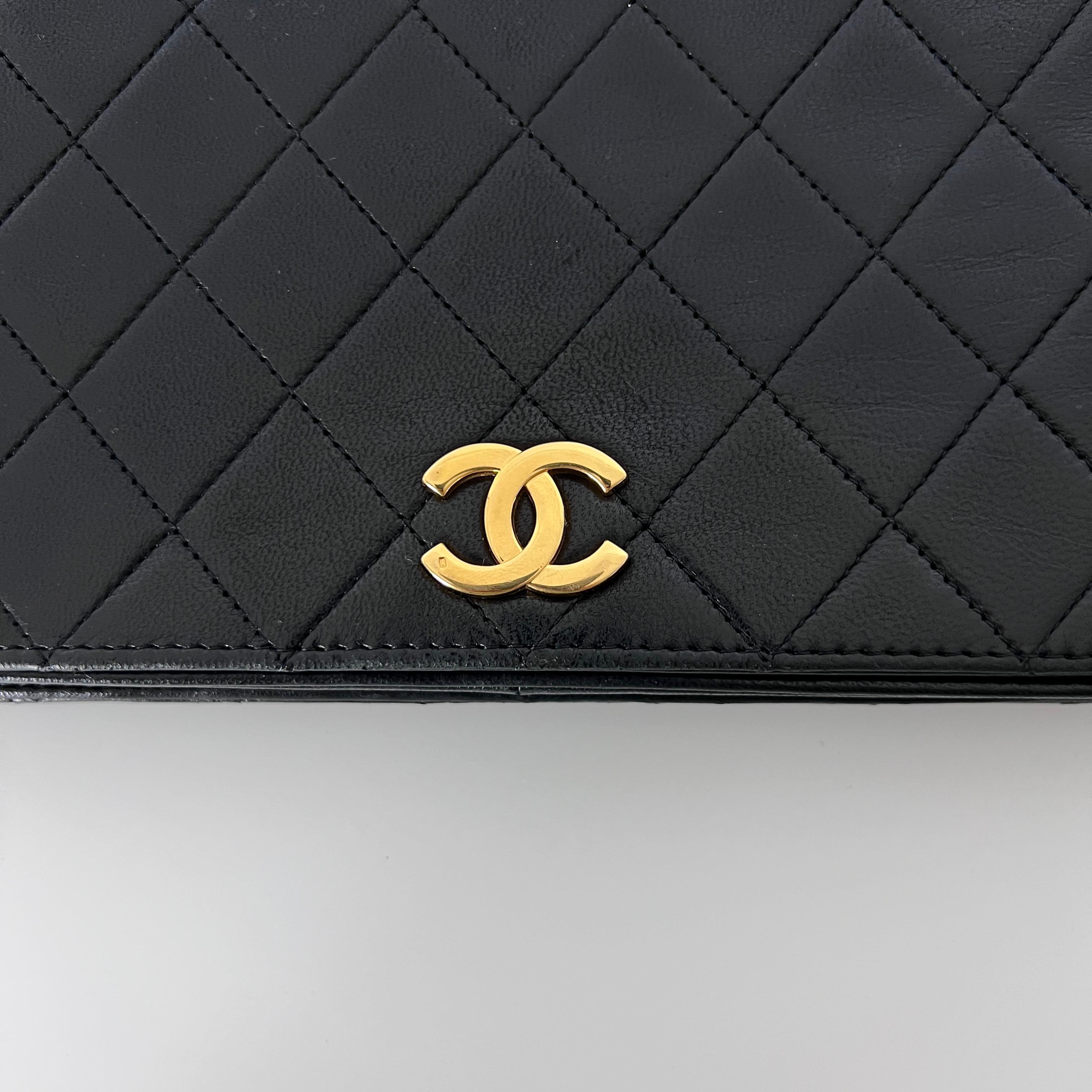 Chanel Portafoglio senza tempo con catena in pelle d'agnello piccola nera circa 1990 3