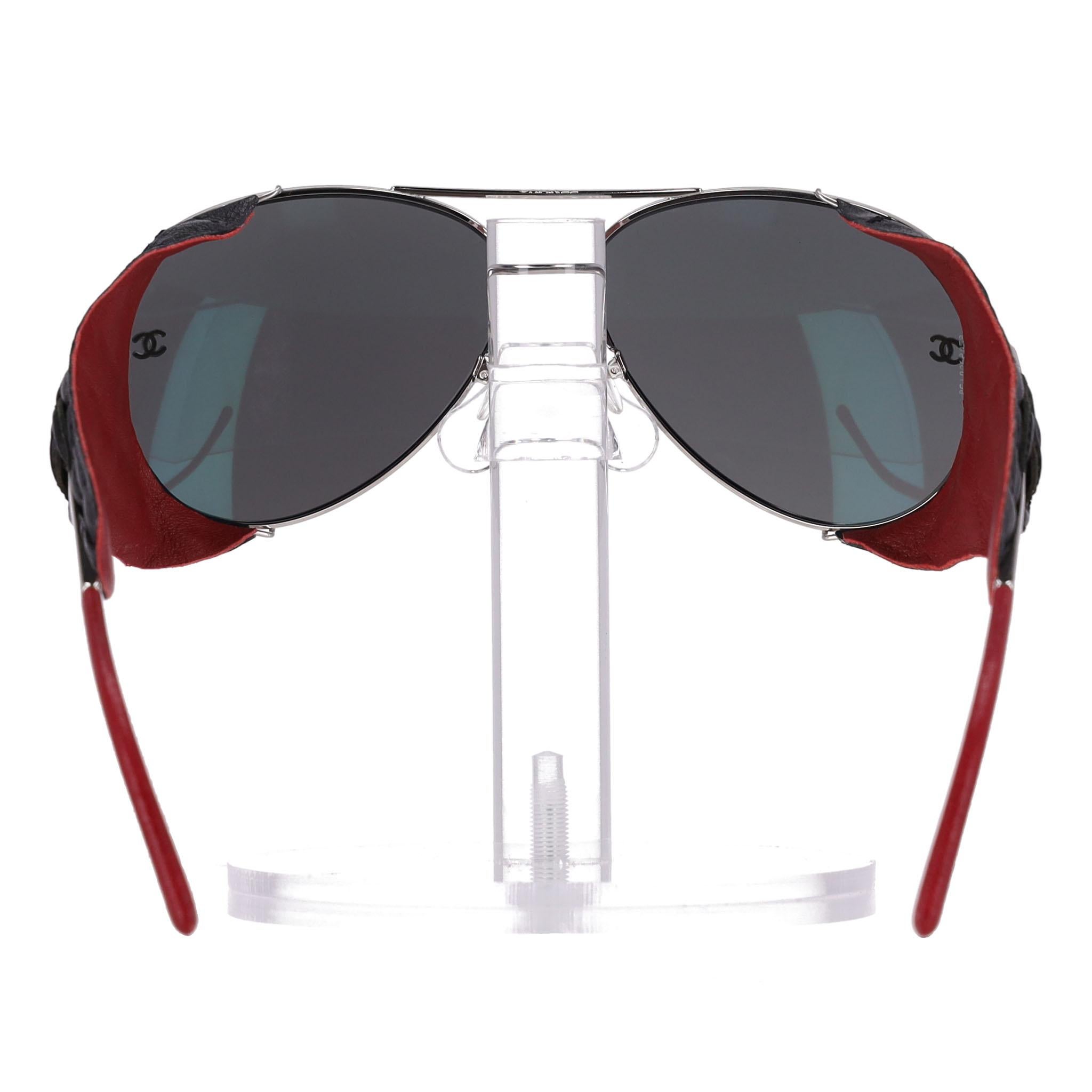 Women's Chanel Titanium Pilot Sunglasses With 'CC' Logo Leather Diamond Quilted Trim For Sale