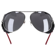 Lunettes de soleil pilote Chanel en titane avec logo 'CC' et bordures en cuir et diamants matelassés