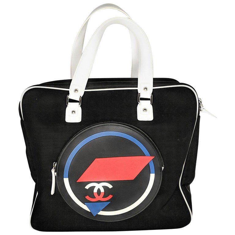 chanel zipped shopping bag