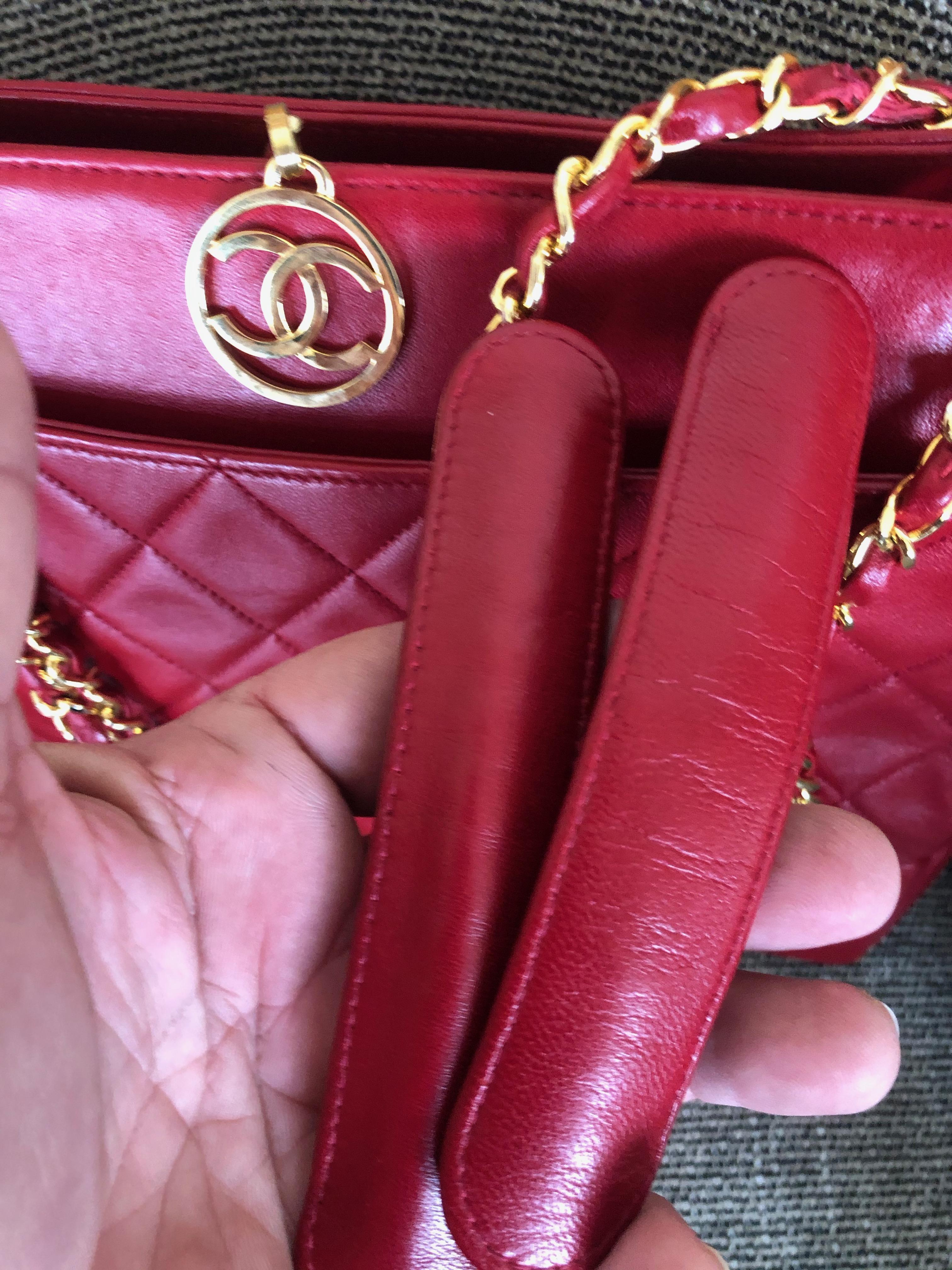 Chanel Tomato Red Vintage Lambskin Leather Quilted Tote Bag with Gold Hardware In Excellent Condition For Sale In Cloverdale, CA