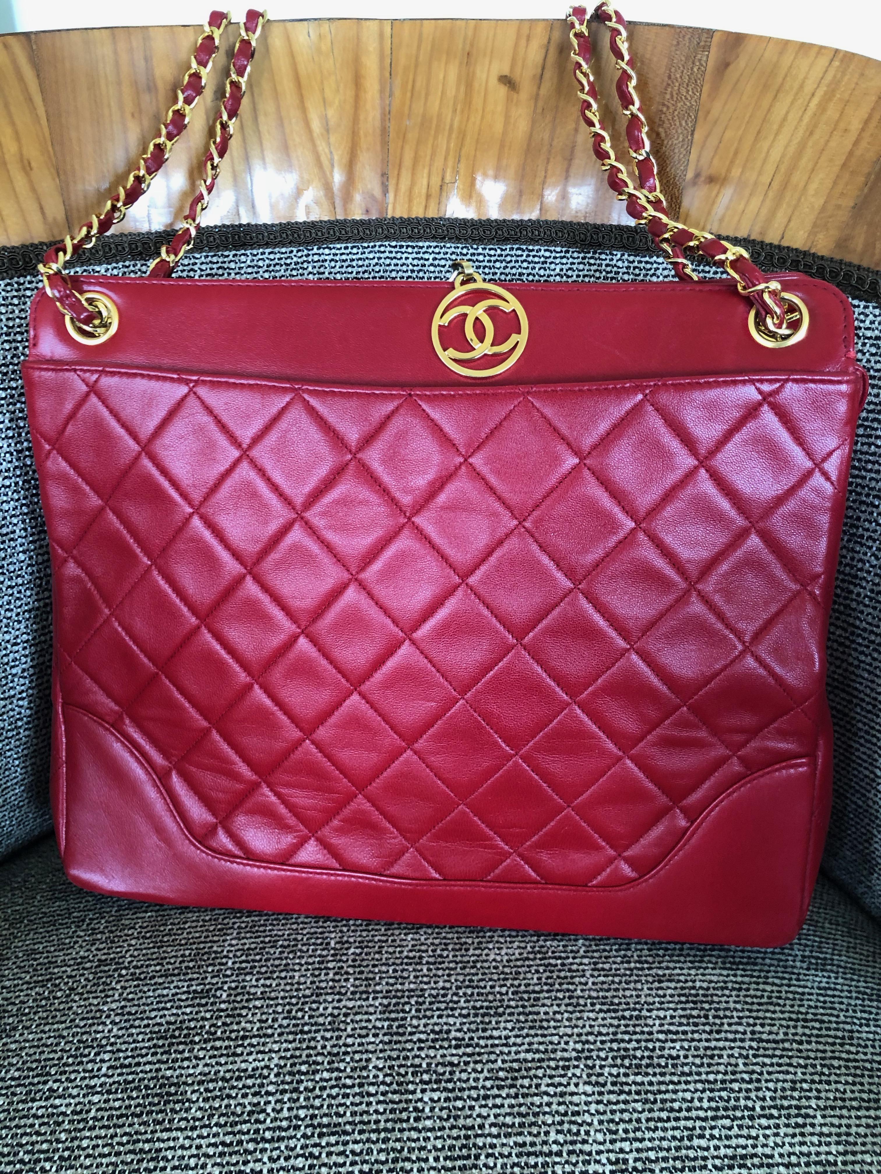 Women's or Men's Chanel Tomato Red Vintage Lambskin Leather Quilted Tote Bag with Gold Hardware For Sale