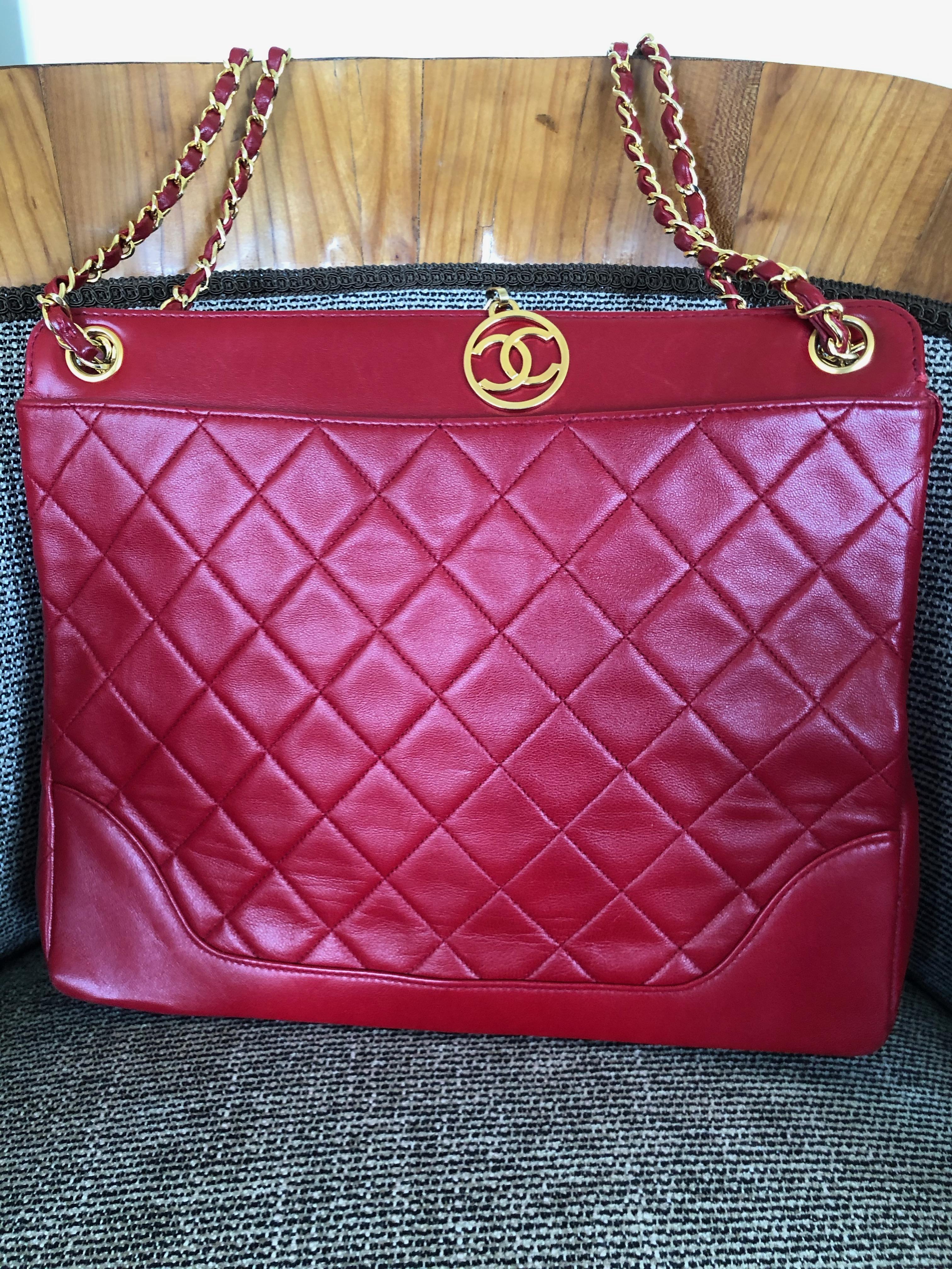Chanel Tomato Red Vintage Lambskin Leather Quilted Tote Bag with Gold Hardware For Sale 1