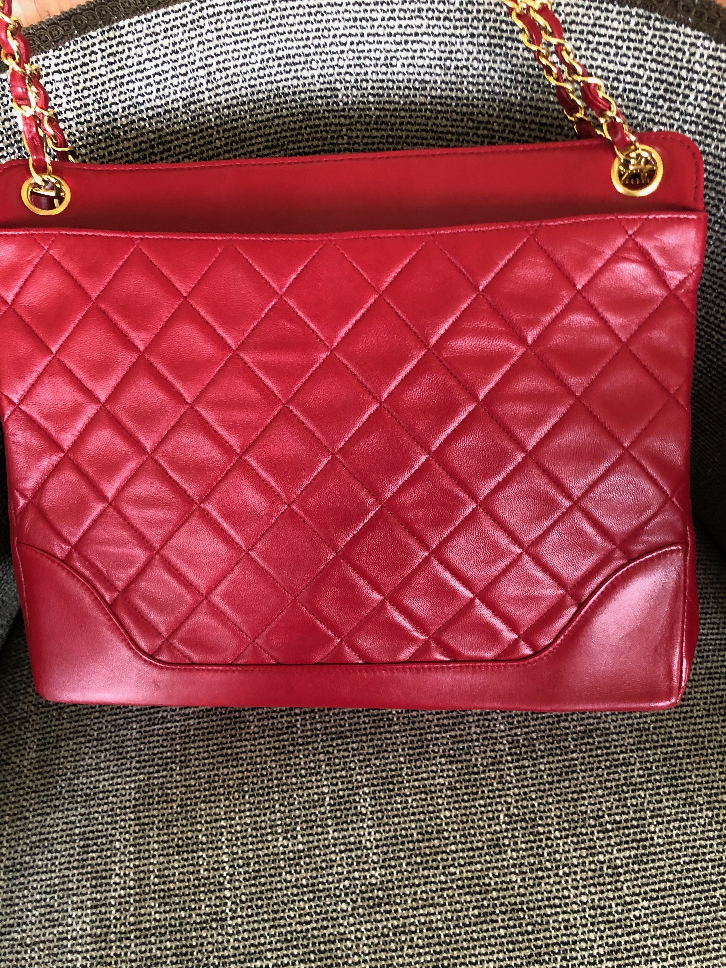 Chanel Tomato Red Vintage Lambskin Leather Quilted Tote Bag with Gold Hardware For Sale 2