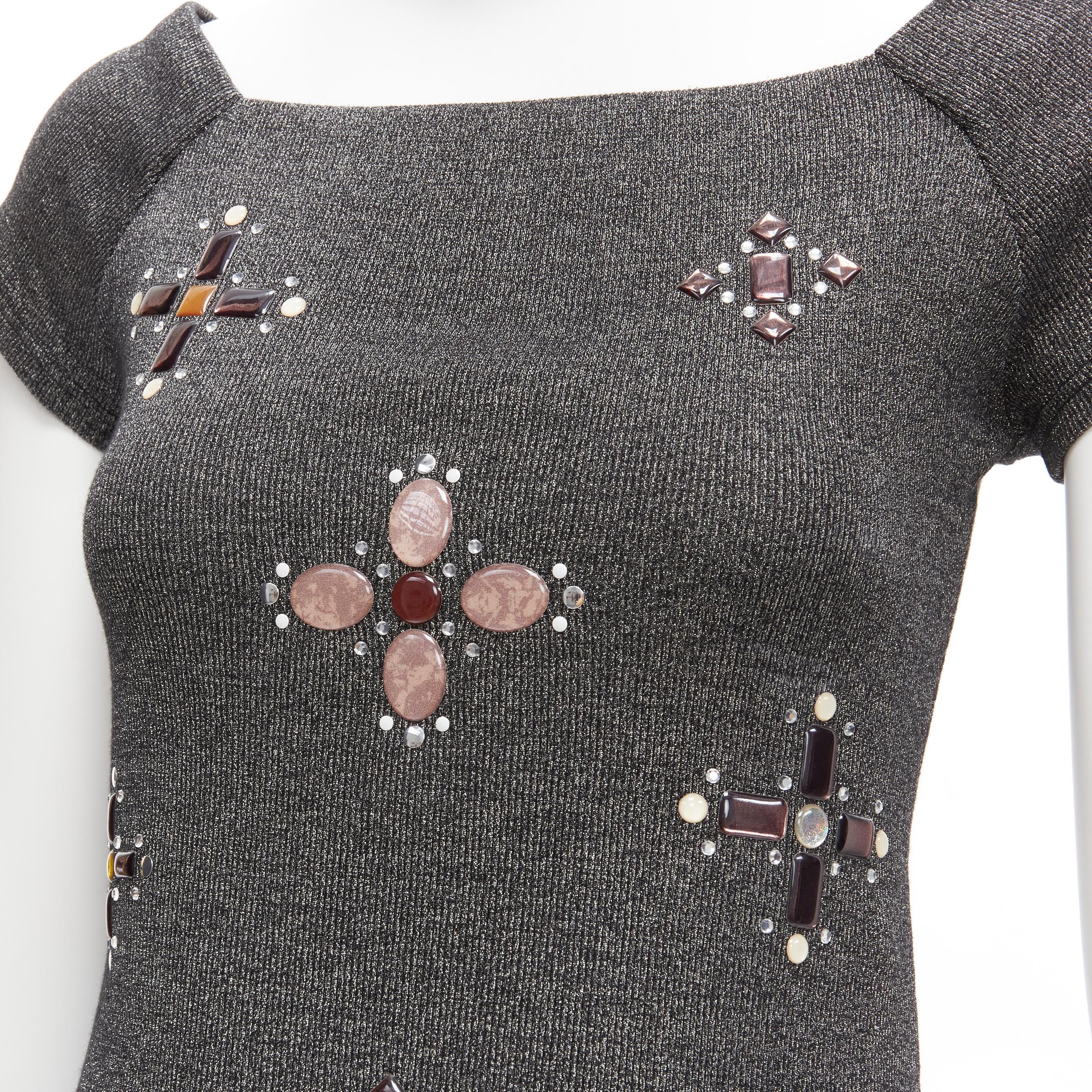 CHANEL silver tone CC logo colorful gems Byzantine Cross embellished fitted top FR36 S
Reference: TGAS/D00297
Brand: Chanel
Designer: Karl Lagerfeld
Material: Cotton, Polyamide, Elastane
Color: Silver, Multicolour
Pattern: Solid
Closure: