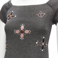 Chanel, logo CC, pierres précieuses colorées, croix byzantine, top ajusté avec ornements FR36 S
