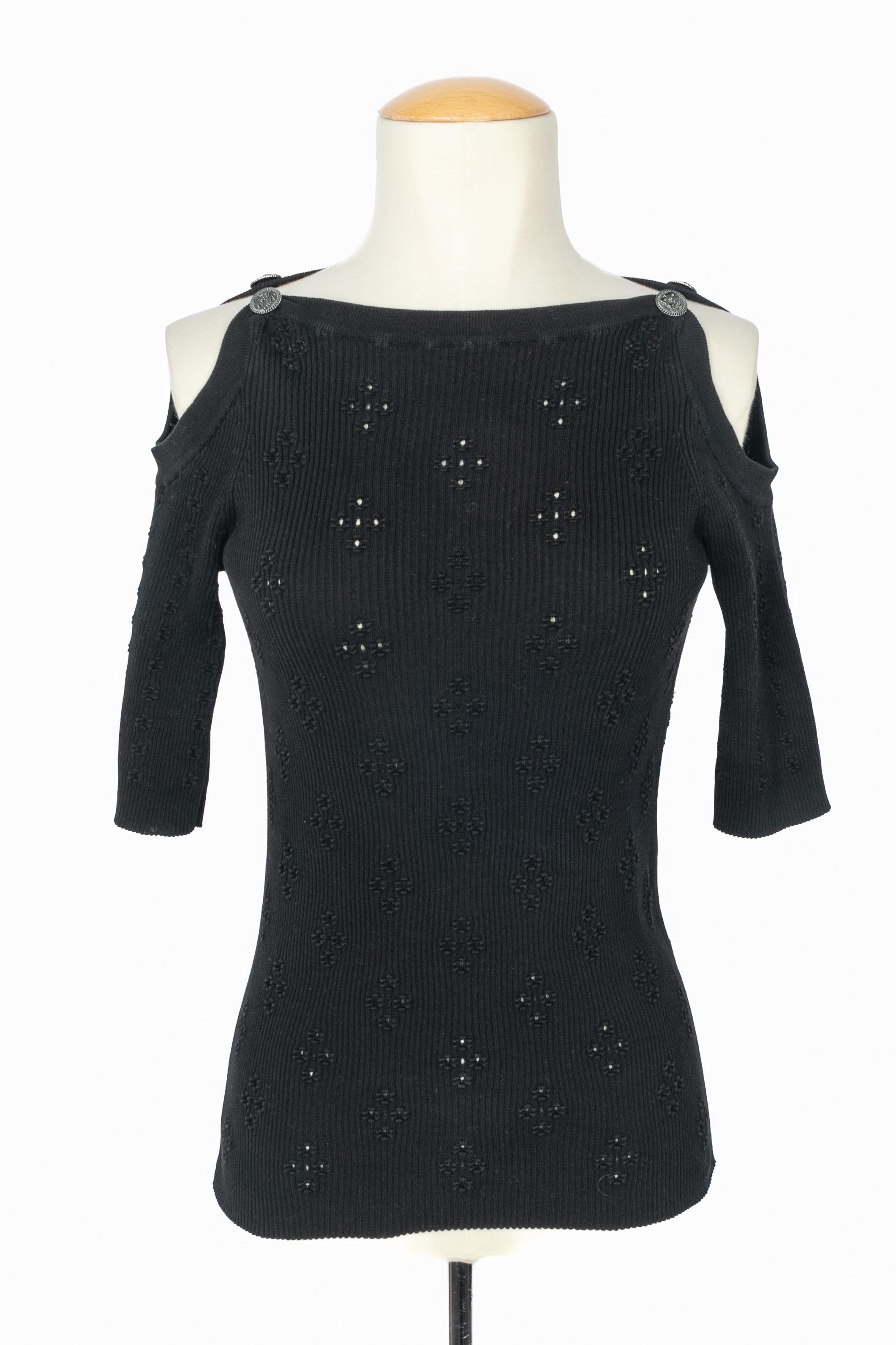 Chanel - Top in rete nero con maniche di media lunghezza e motivo floreale in rilievo. Le spalle dell'orso sono legate con bottoni in metallo argentato 