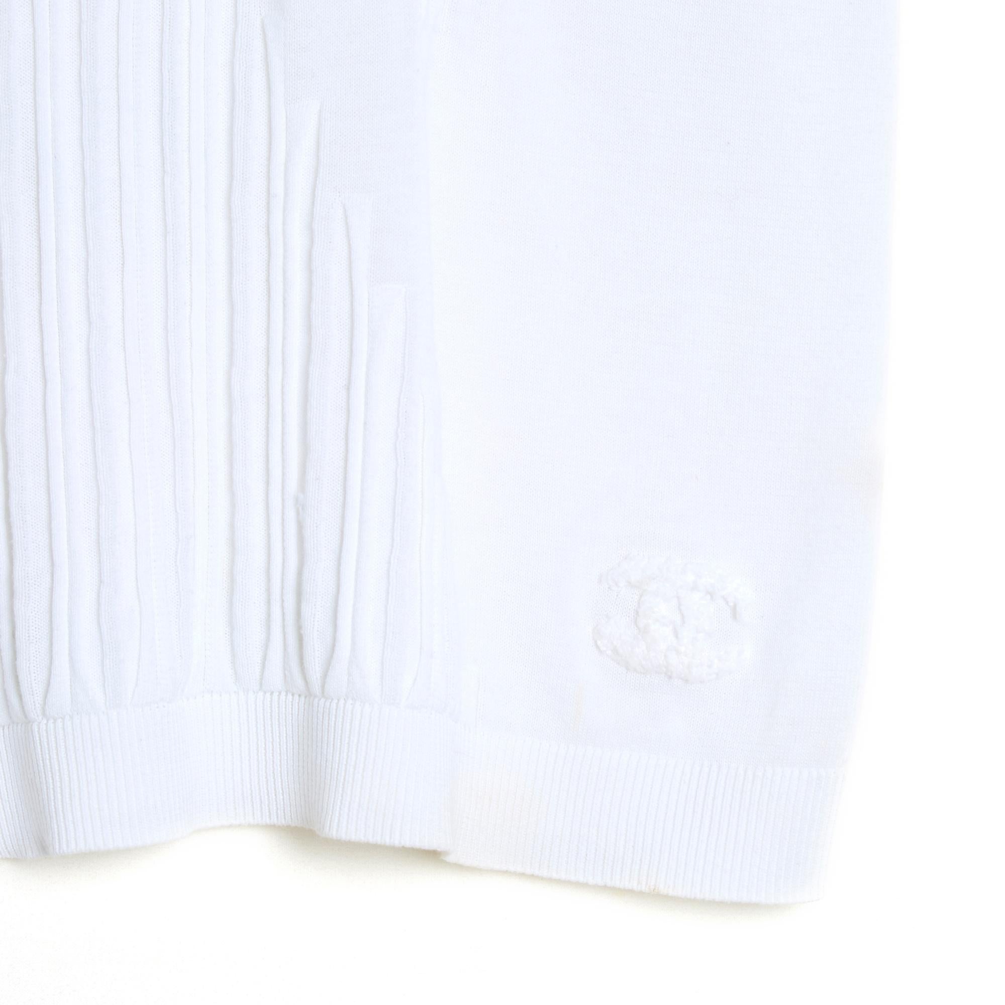Chanel top in white cotton blend knit, American armholes, V neckline front and back, knit work in a 