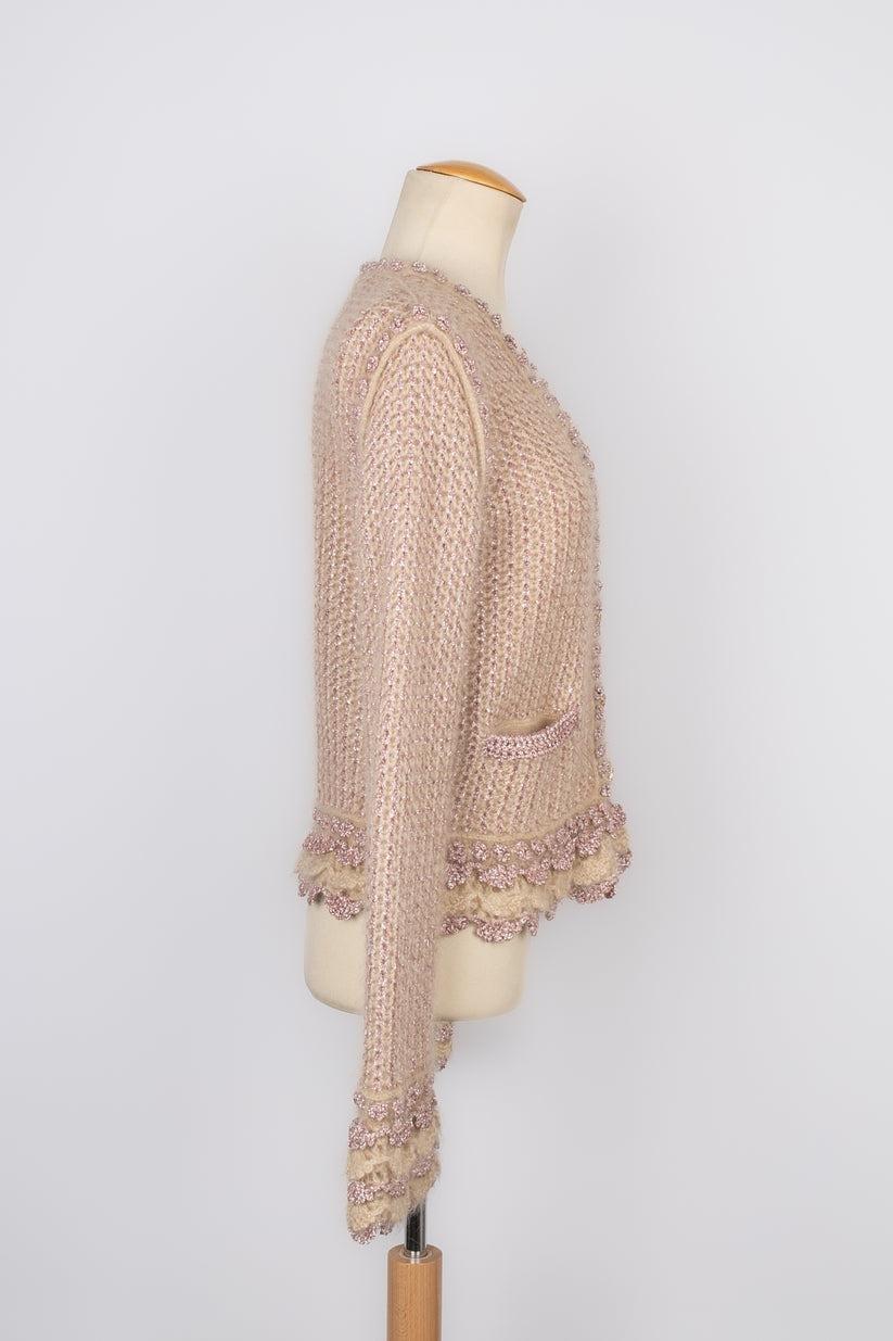 Chanel - (Made in France) Mohair cardigan with pink and silvery lurex threads mixed up. 44FR size indicated. 2004 Fall-Winter Collection.

Additional information:
Condition: Very good condition
Dimensions: Shoulder width: 44 cm - Chest: 48 cm -