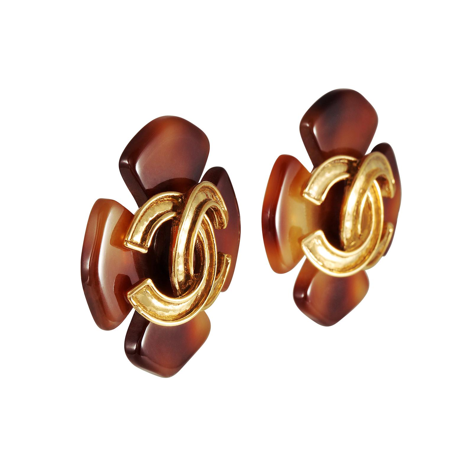Chanel Tortoise Clover CC Earrings In Excellent Condition In Palm Beach, FL