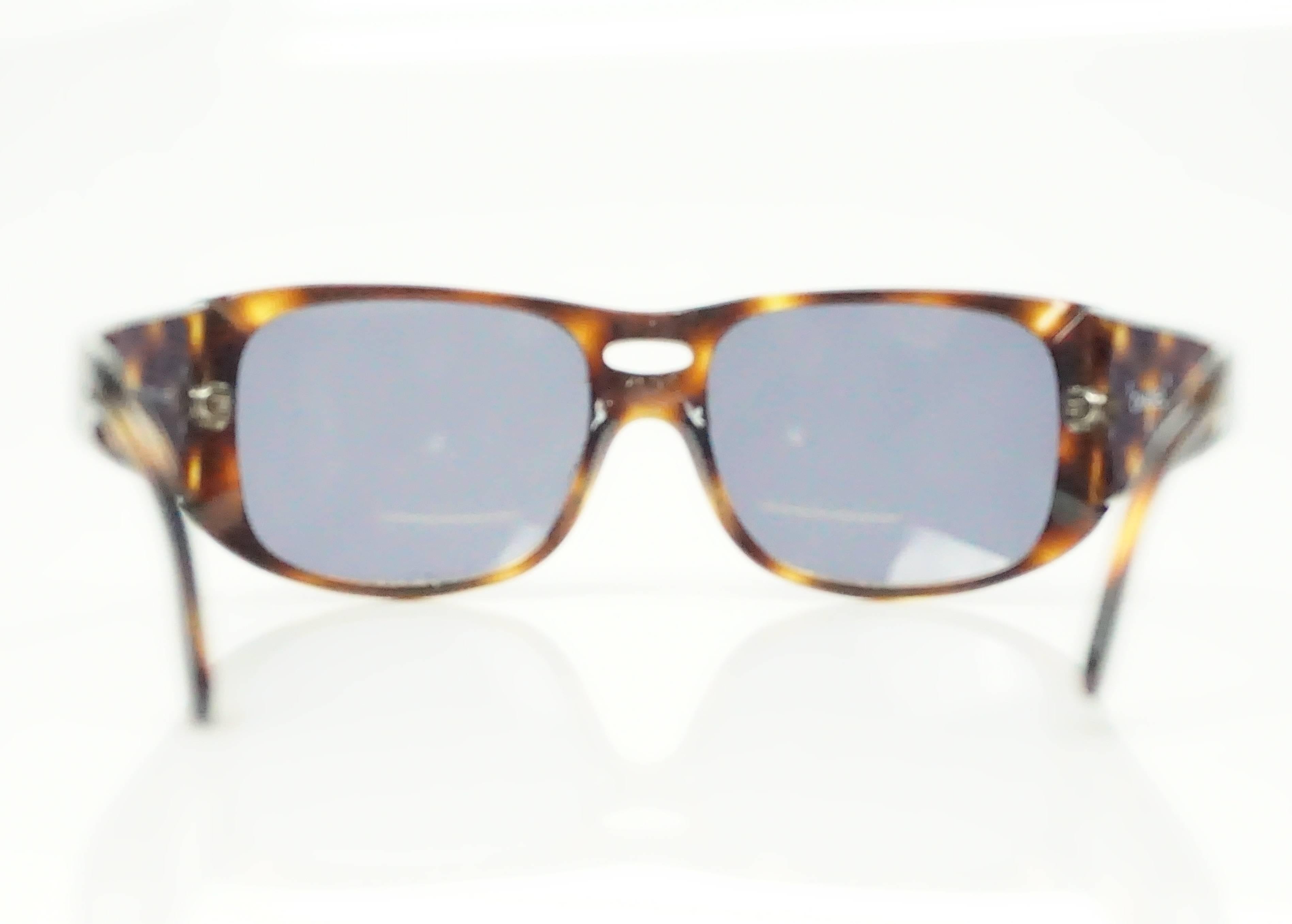 Chanel Tortoise Shell Sunglasses w/ Silver CC Logo In Excellent Condition In West Palm Beach, FL