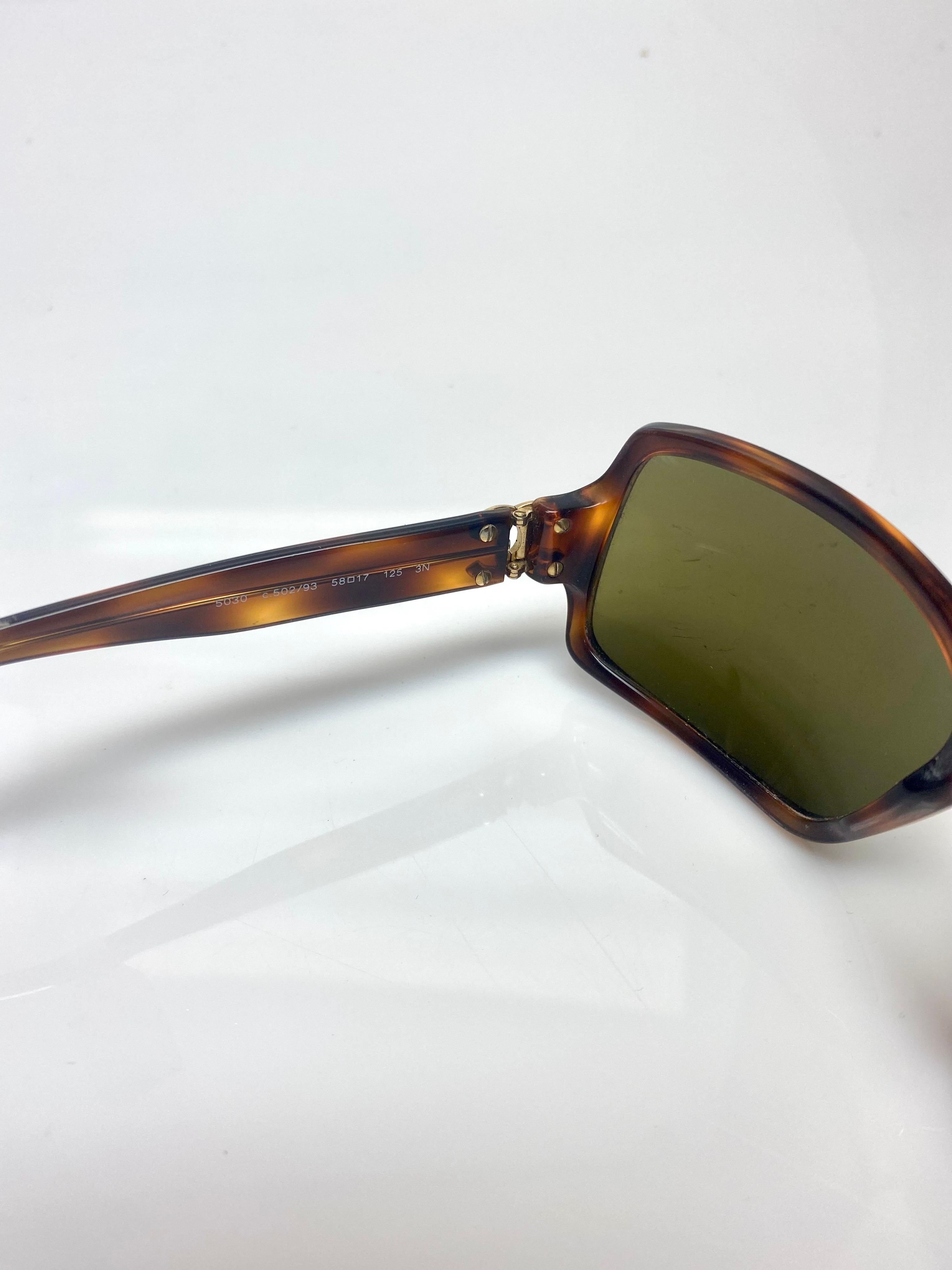Chanel Tortoise shell Vintage Sunglasses  In Good Condition In West Palm Beach, FL