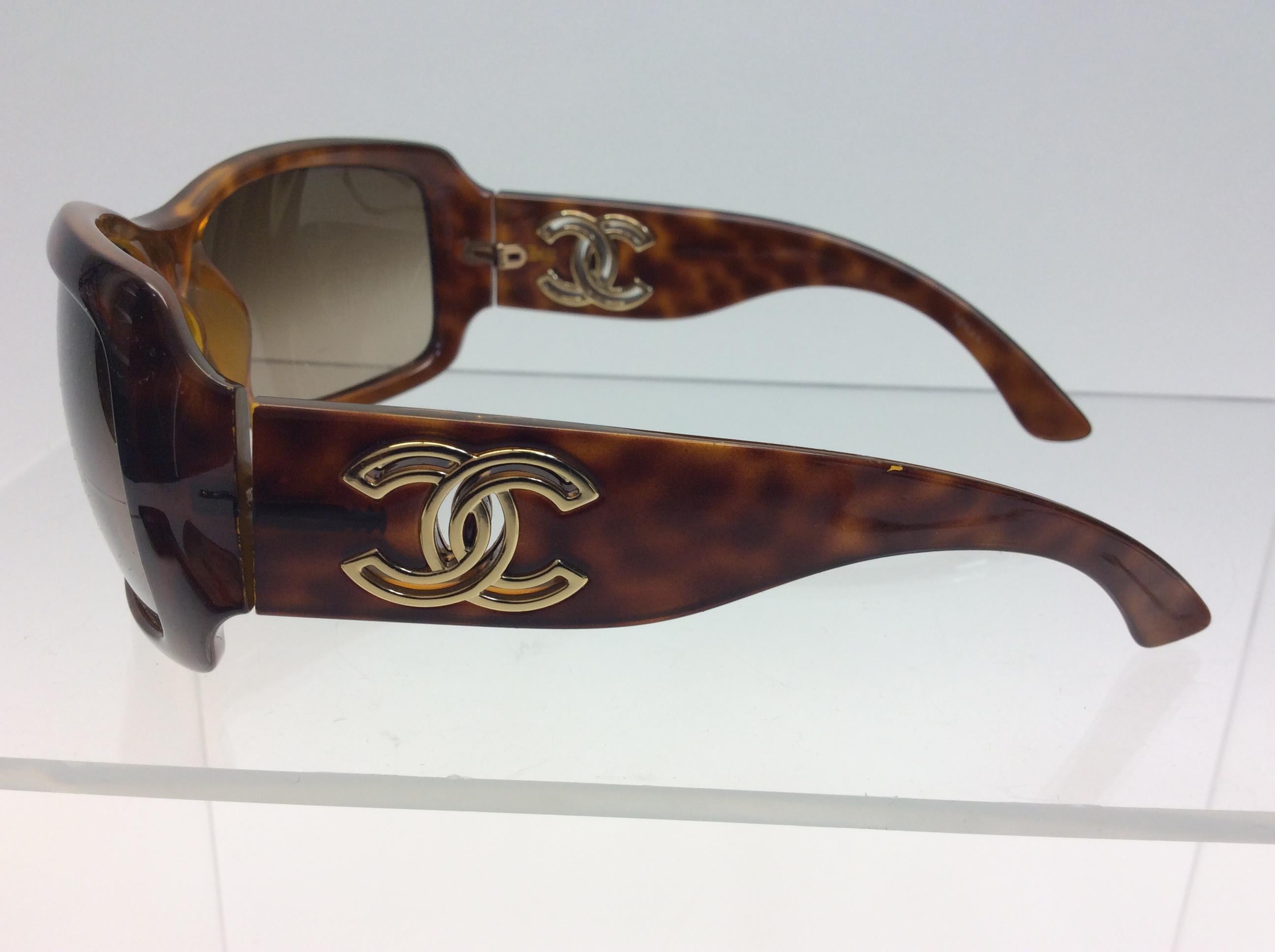 Chanel Tortoise Sunglasses with Gold
$299
Comes with case 
Made in Italy
