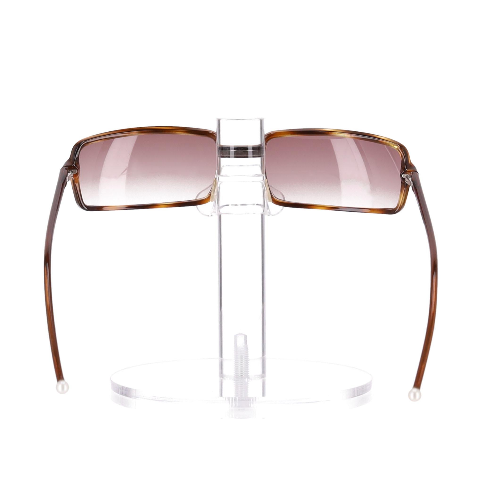 Chanel Schildpatt-Sonnenbrille rechteckig (Grau) im Angebot