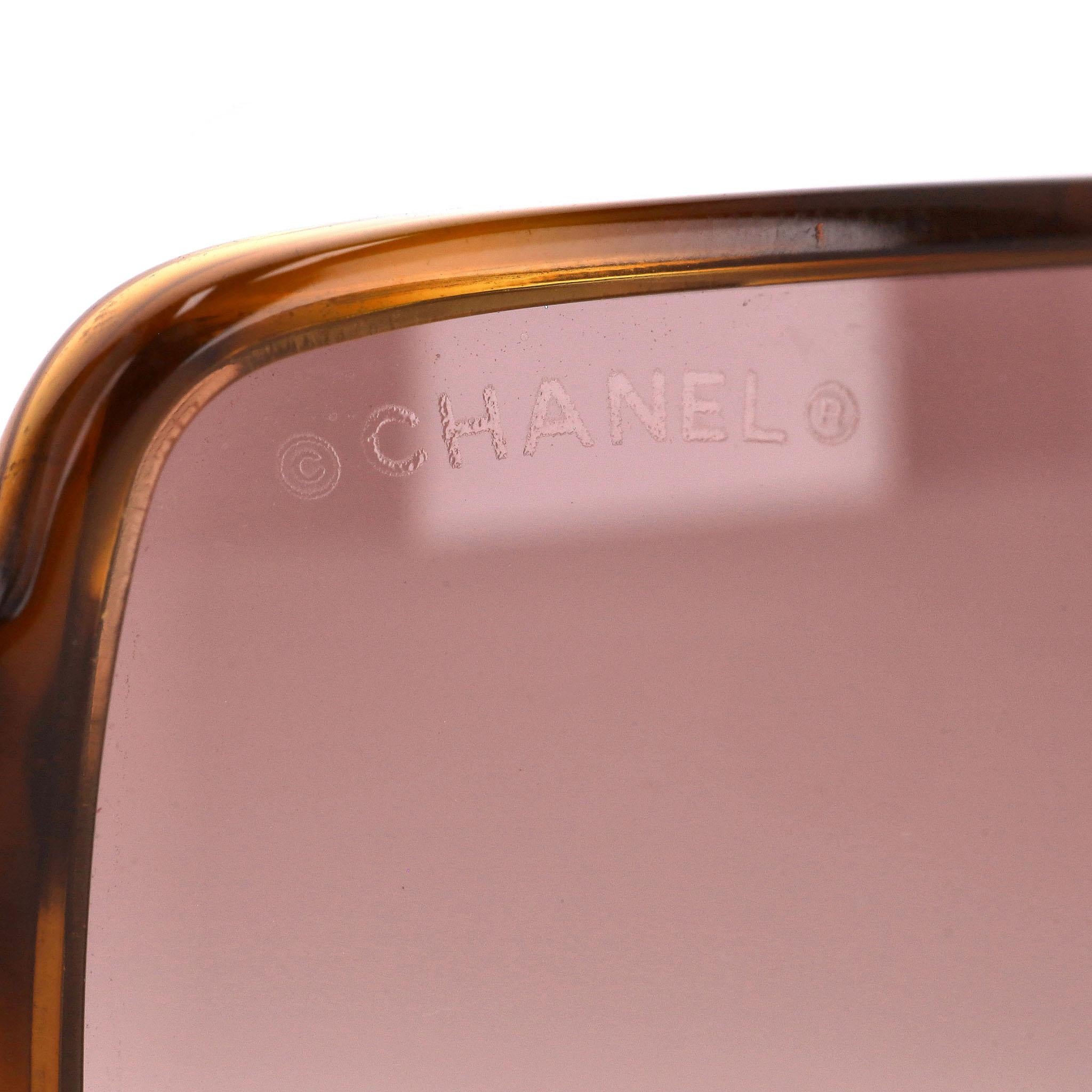 Chanel Schildpatt-Sonnenbrille rechteckig im Zustand „Hervorragend“ im Angebot in London, GB