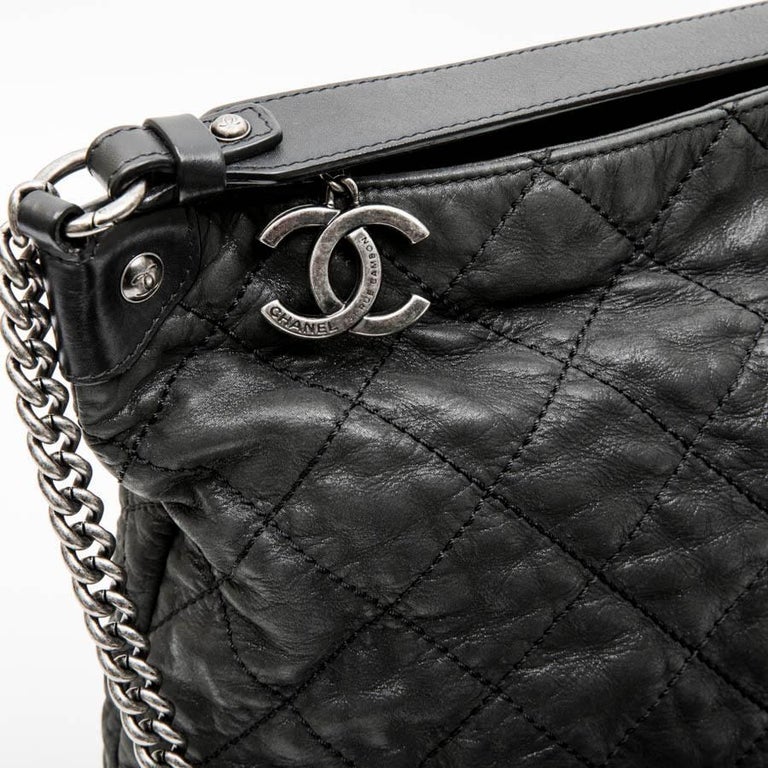 CHANEL Tote Bag Bag in Gray iridescent Quilted Leather For Sale at 1stdibs