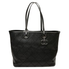 Chanel Tote Bag in Black Caviar Leather