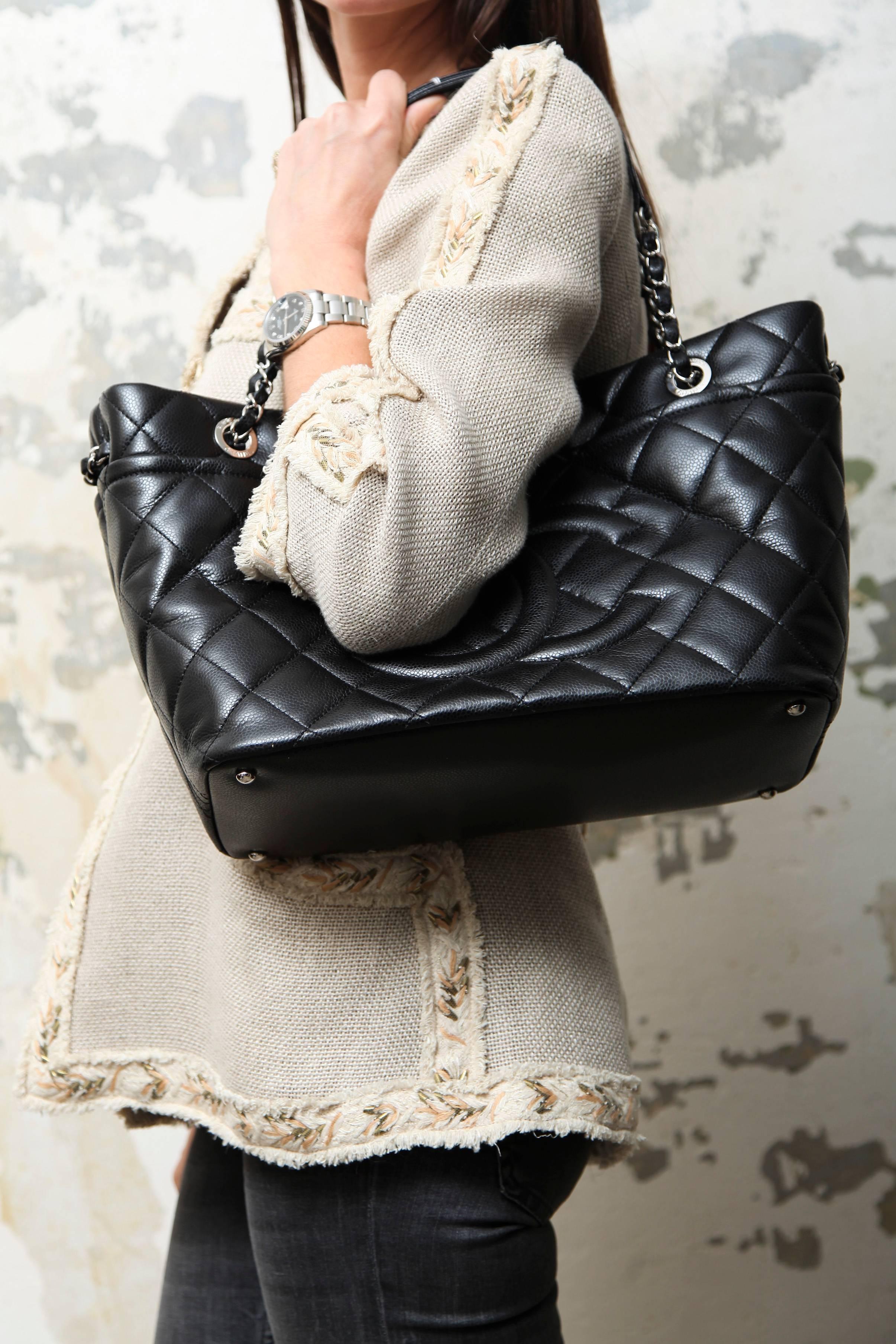 CHANEL Tote Bag in Black Grained Leather Big Model at 1stDibs