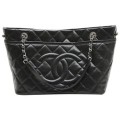 CHANEL Tote Bag in Black Grained Leather