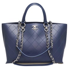 CHANEL Tote Bag in Blue Leather