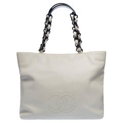 Chanel Tote Bag in white lambskin