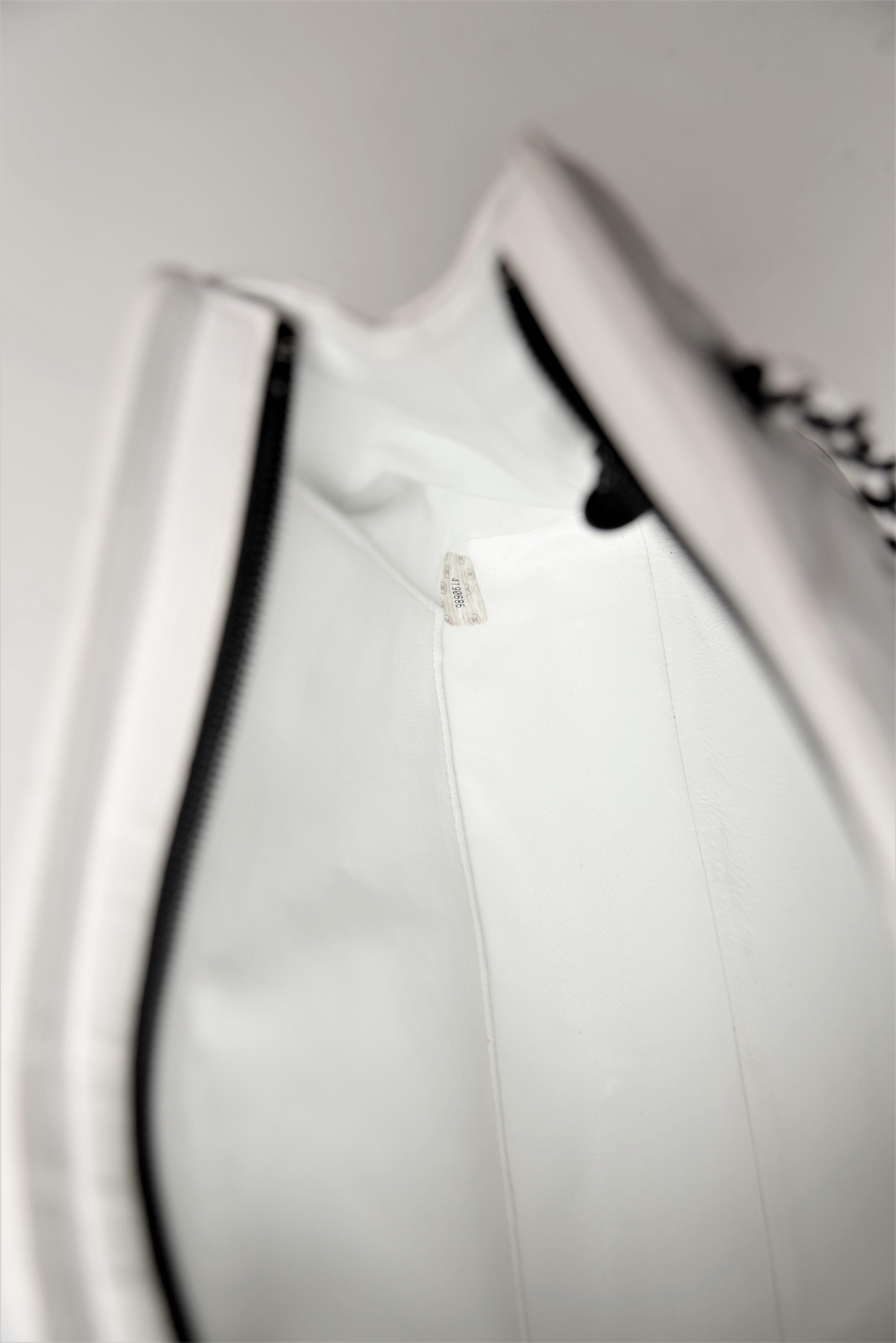 Chanel Tote Bag Vintage White Lambskin  5