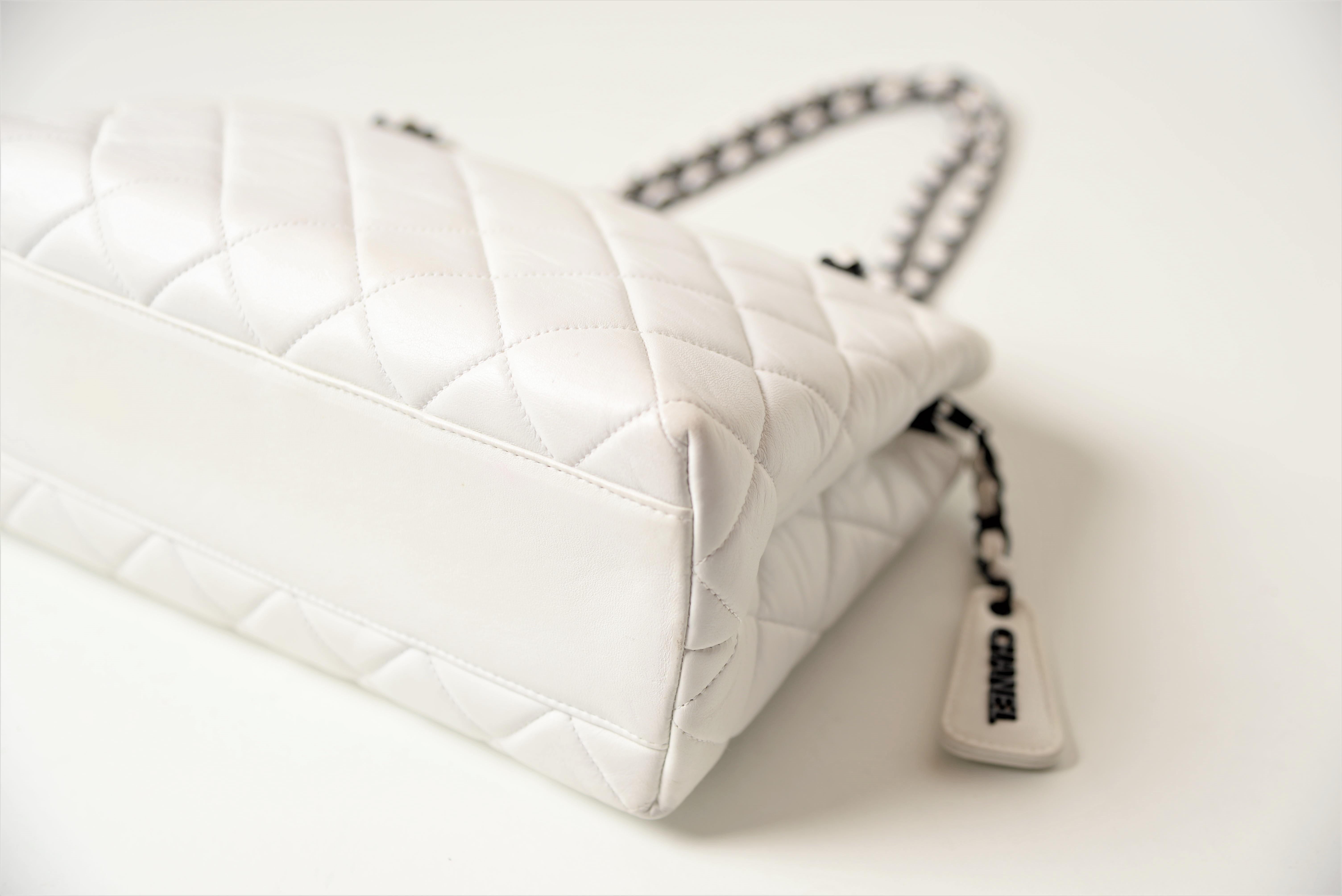 Chanel Tote Bag Vintage White Lambskin  1