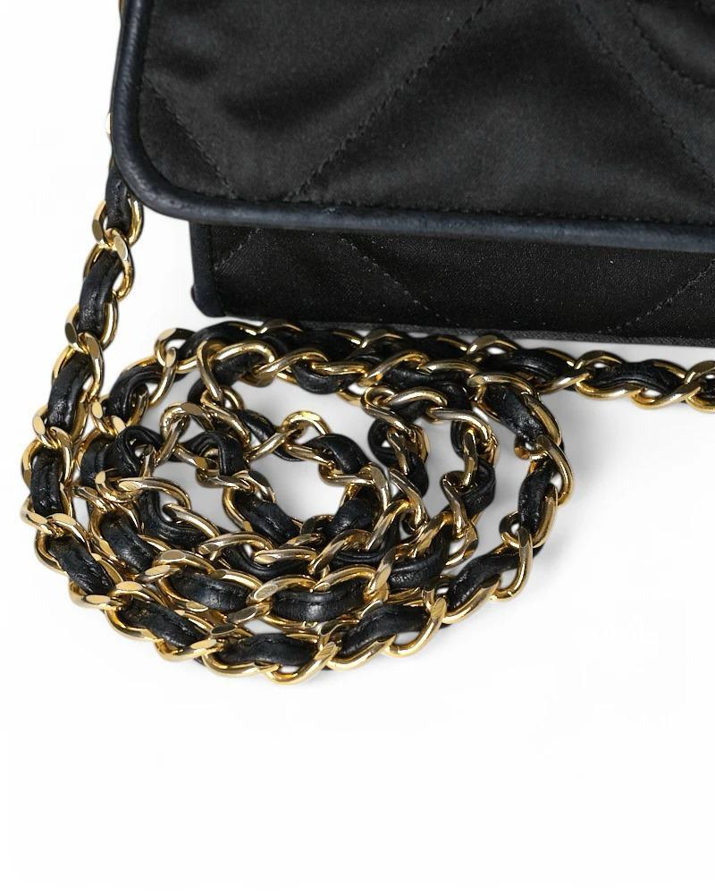 Chanel Bandoulière CC Satin Vintage Noir en vente 6