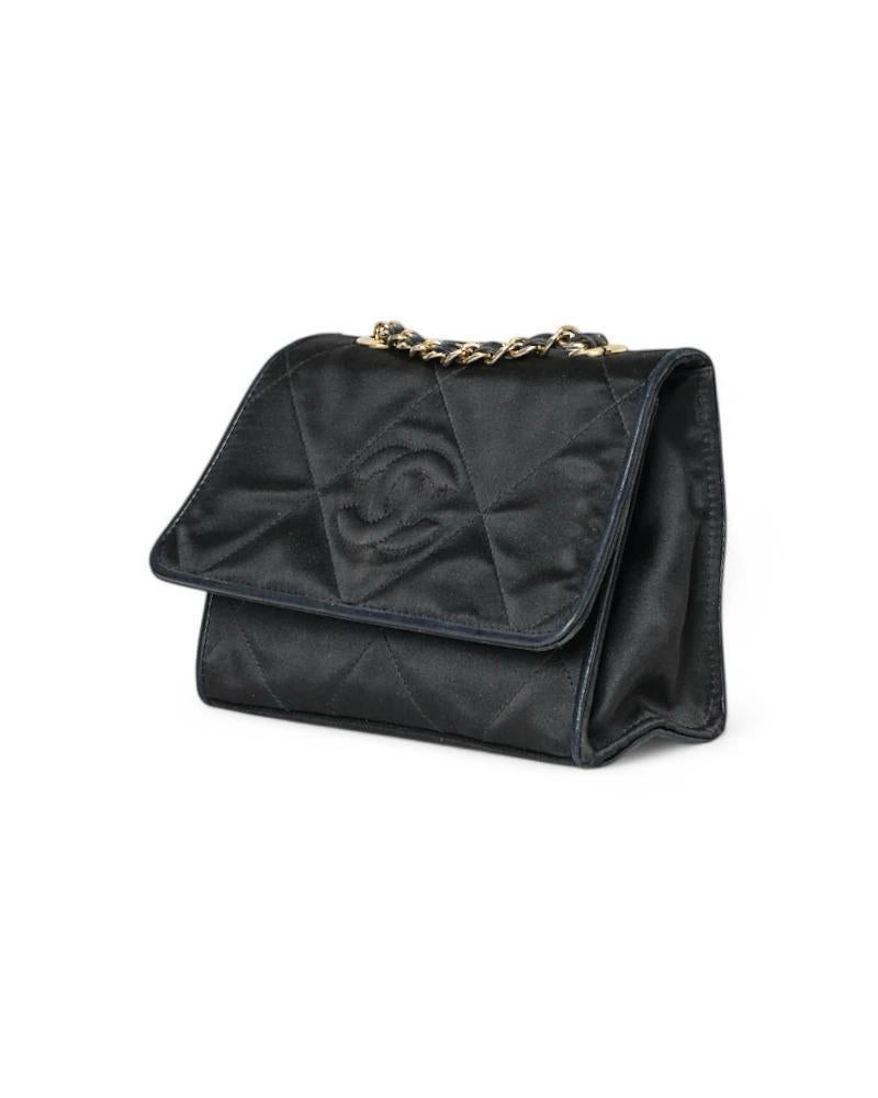 Black Chanel Bandoulière CC Satin Vintage Noir en vente