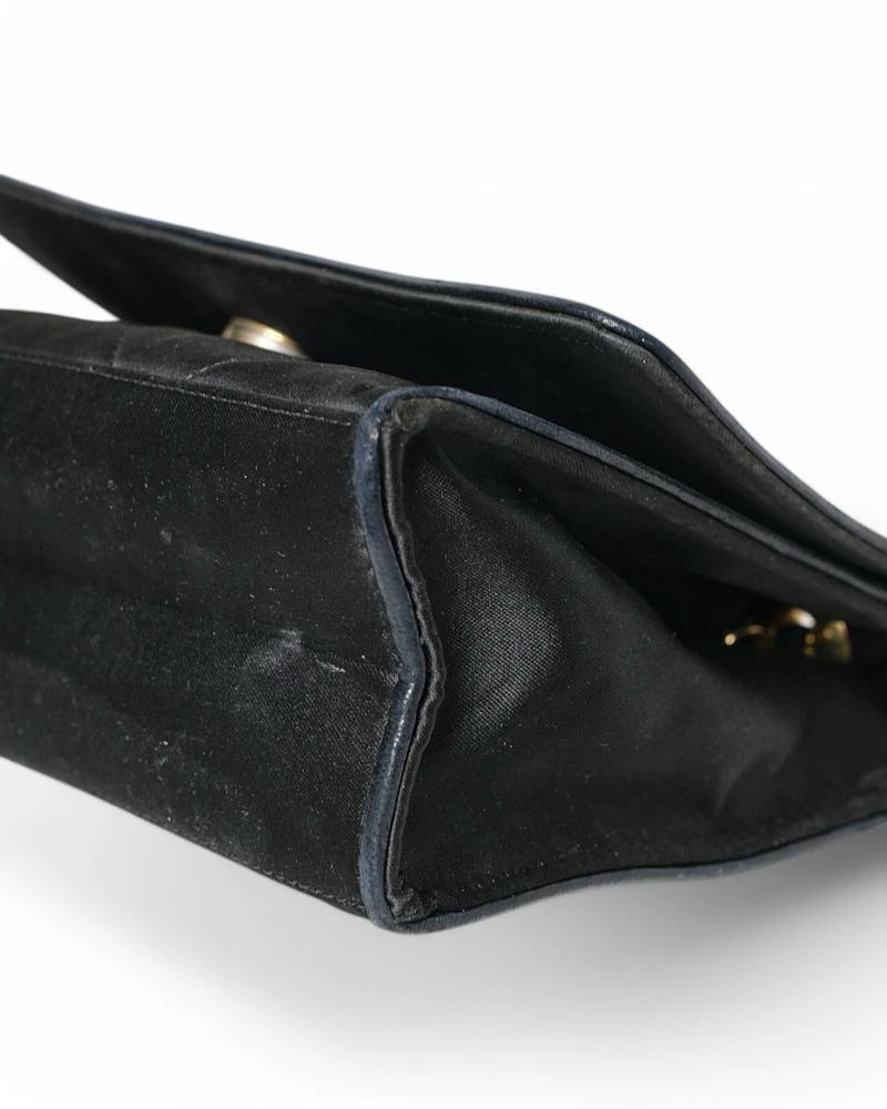 Chanel Bandoulière CC Satin Vintage Noir en vente 4