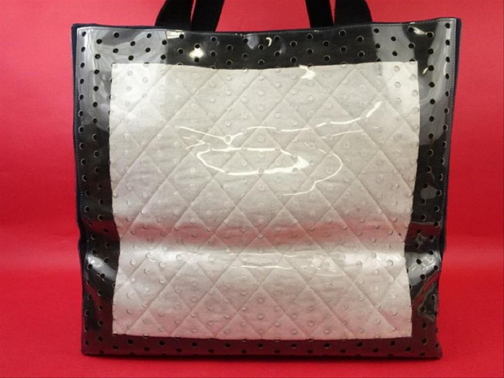 Chanel Translucent Clear Naked Cc Perforated Jumbo 215436 Black X White Vinyl  In Good Condition For Sale In Dix hills, NY