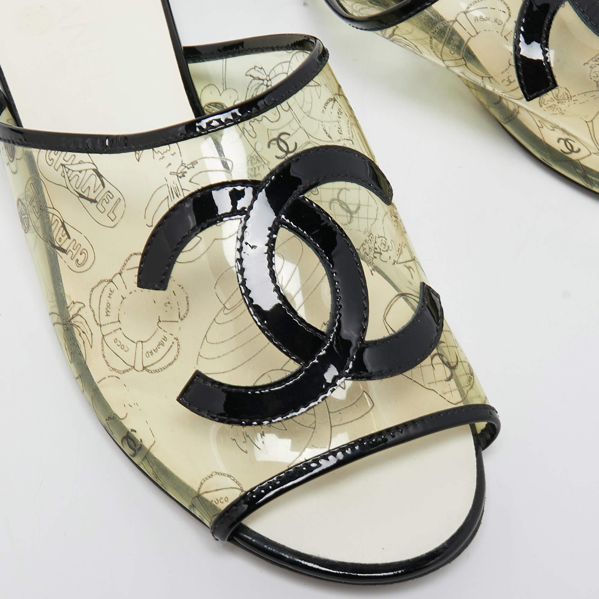 Chanel Transparent/Black PVC and Patent Leather CC Flat Slides Size 39 In Fair Condition In Dubai, Al Qouz 2