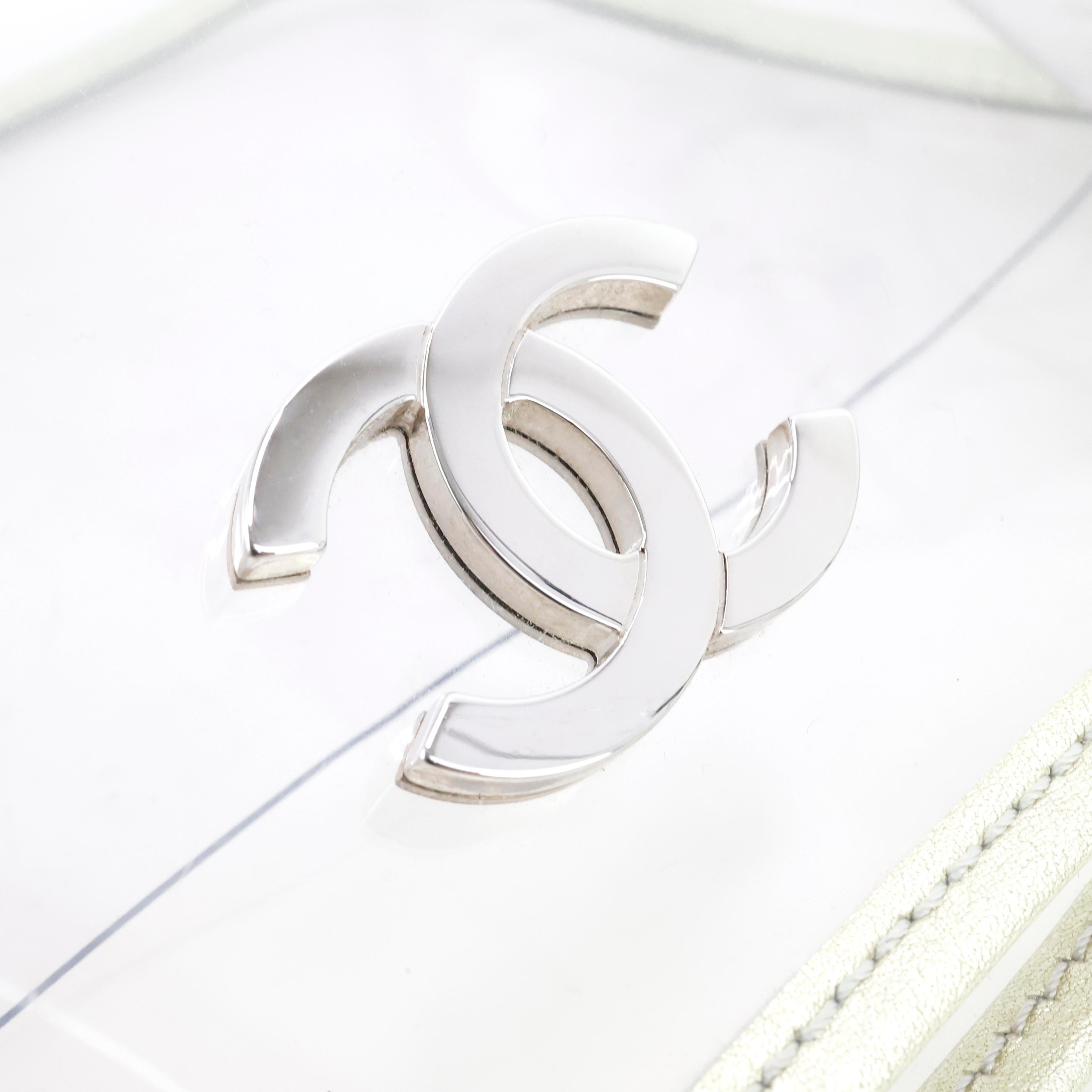 Blanc Sac à chaîne transparent Chanel en vente