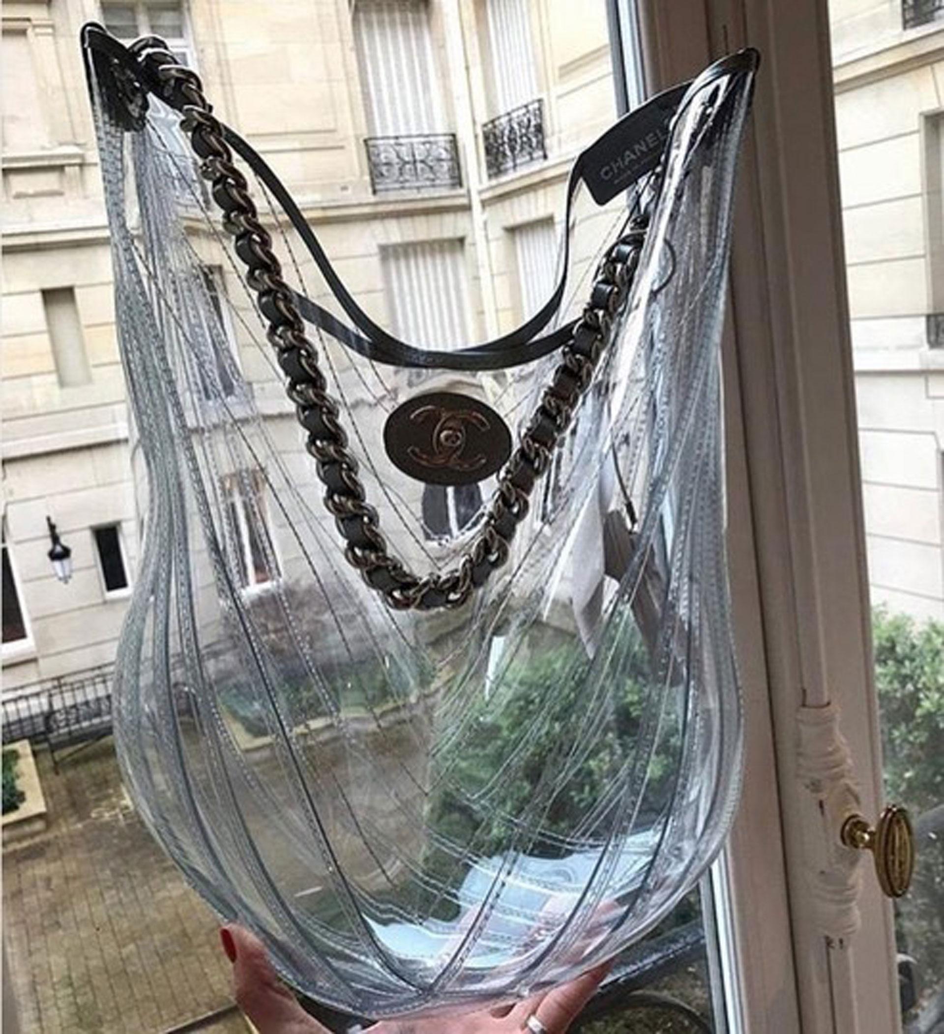 Chanel 2018 stunning runway teardrop hobo bag with silver and glazed calfskin leather

Limited edition transparent bag comes with box, dust bag, and authenticity card. 

Sold-out everywhere! 

Made in France.

