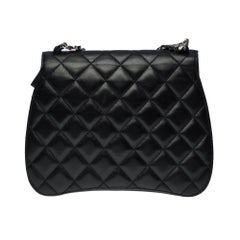 Chanel Trapezoidal flap bag in black quilted lambskin leather, SHW