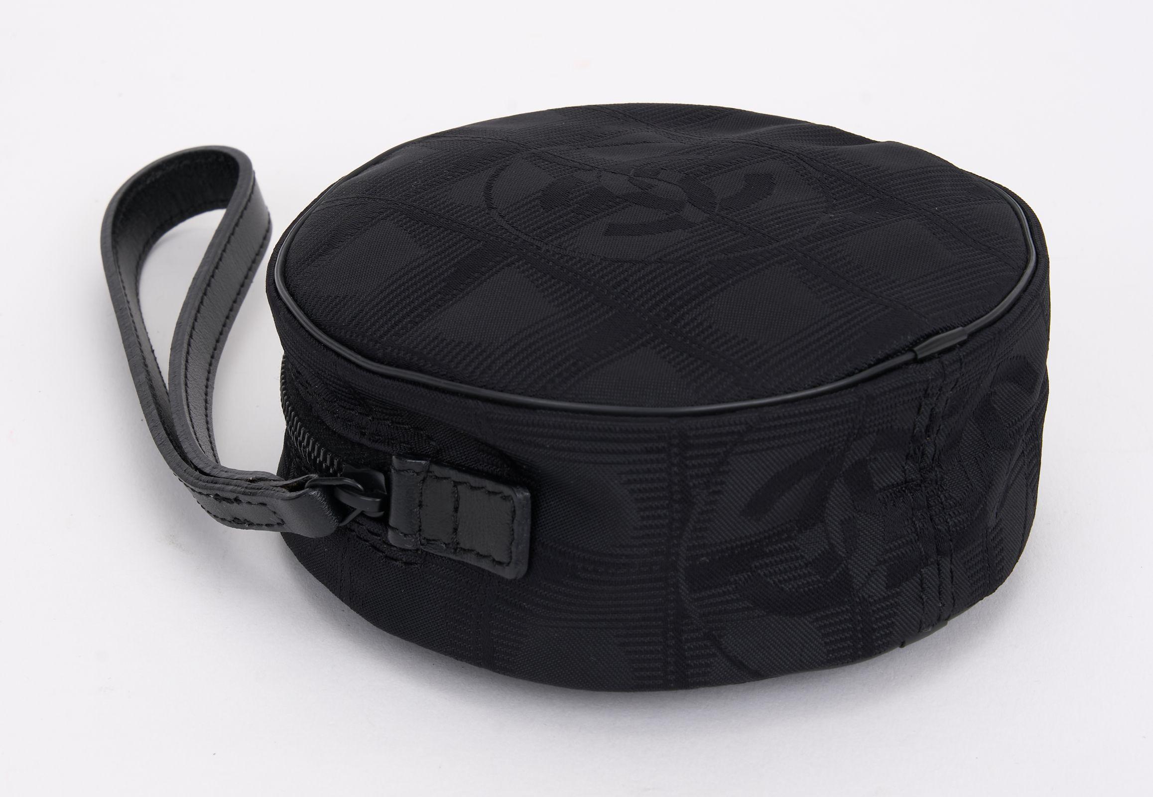Chanel Reiselinie, rundes Handgelenk aus Nylon im Zustand „Hervorragend“ im Angebot in West Hollywood, CA
