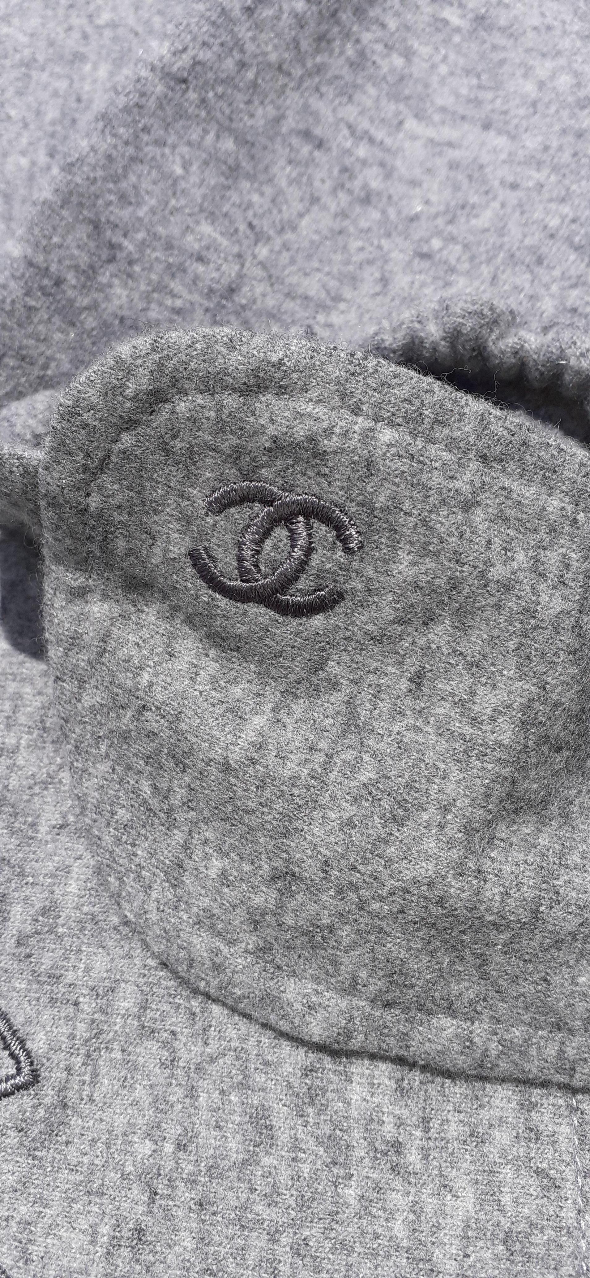 Chanel Travel Set CC Logo Blanket Sleep Eye Mask Pouch Cashmere Wool 1